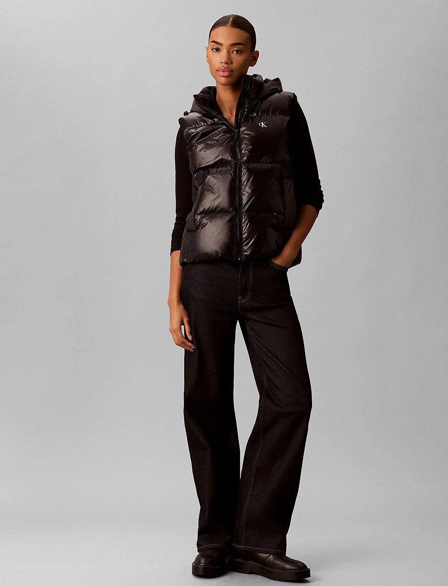 Calvin Klein Jeans - SHINE MW LOGO HOODED DOWN VEST - puffer vests - black - 0