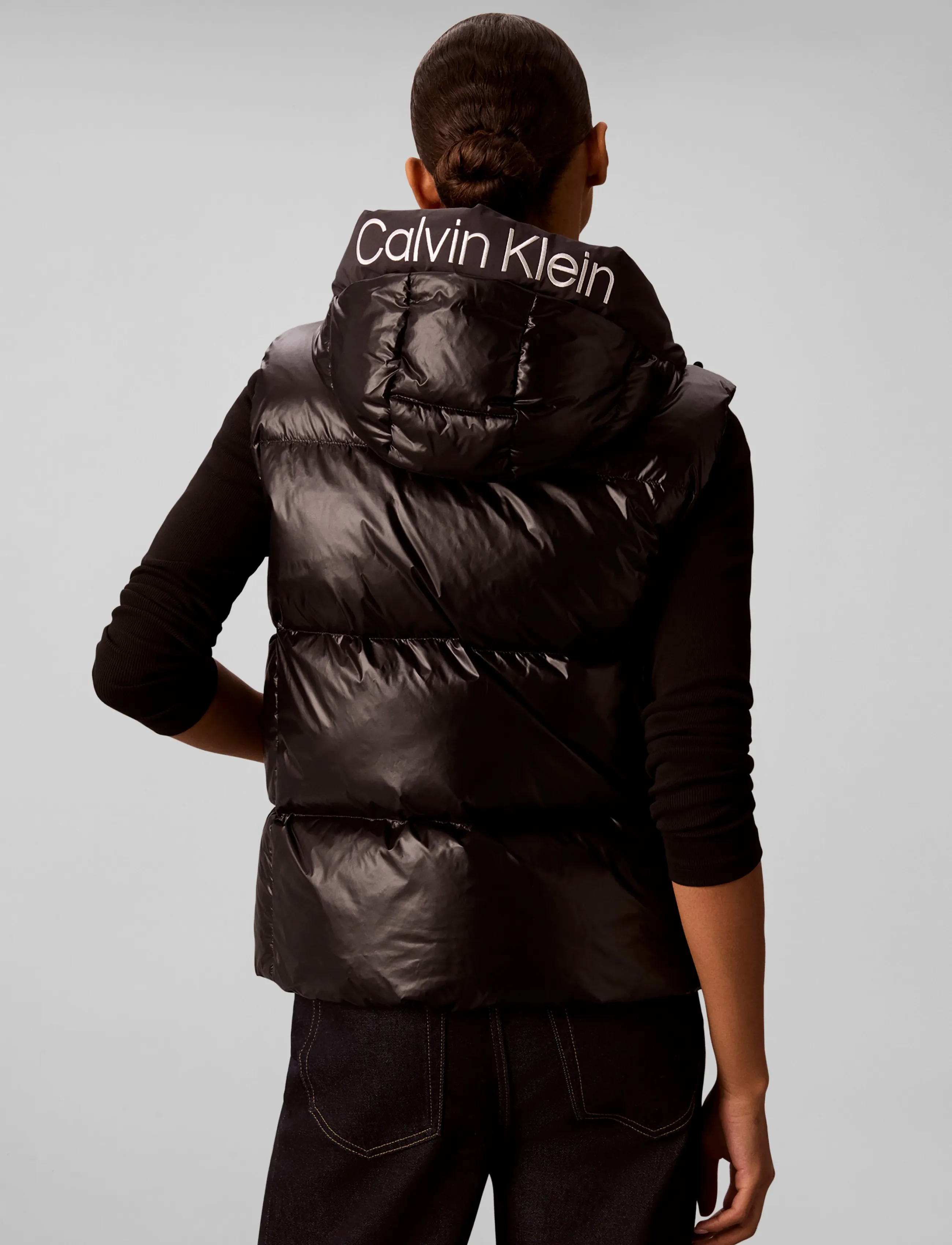 Calvin Klein Jeans - SHINE MW LOGO HOODED DOWN VEST - puffer vests - black - 2
