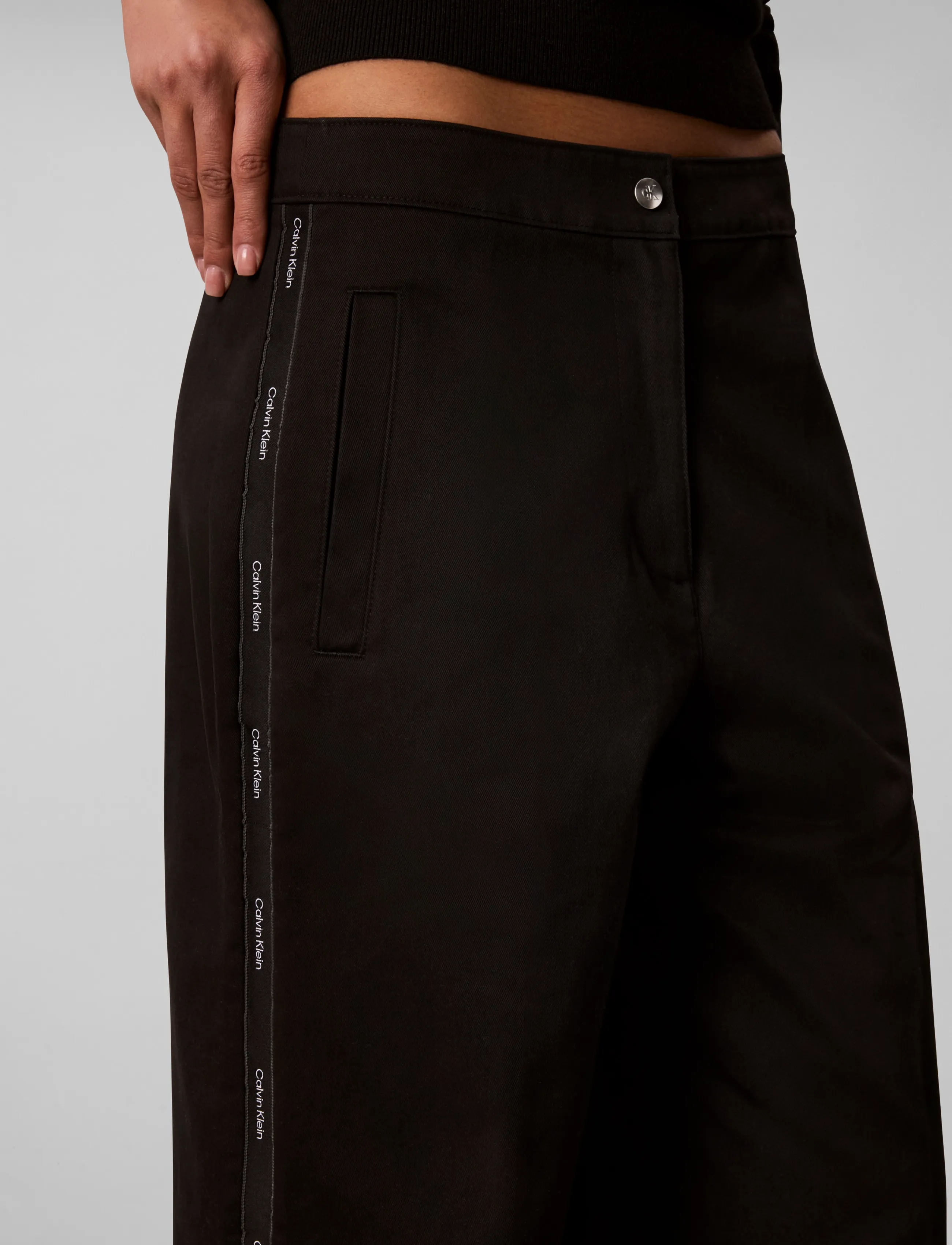 Calvin Klein Jeans Cotton Twill Aop Logo Stripe Pan chinos dam – bild 4