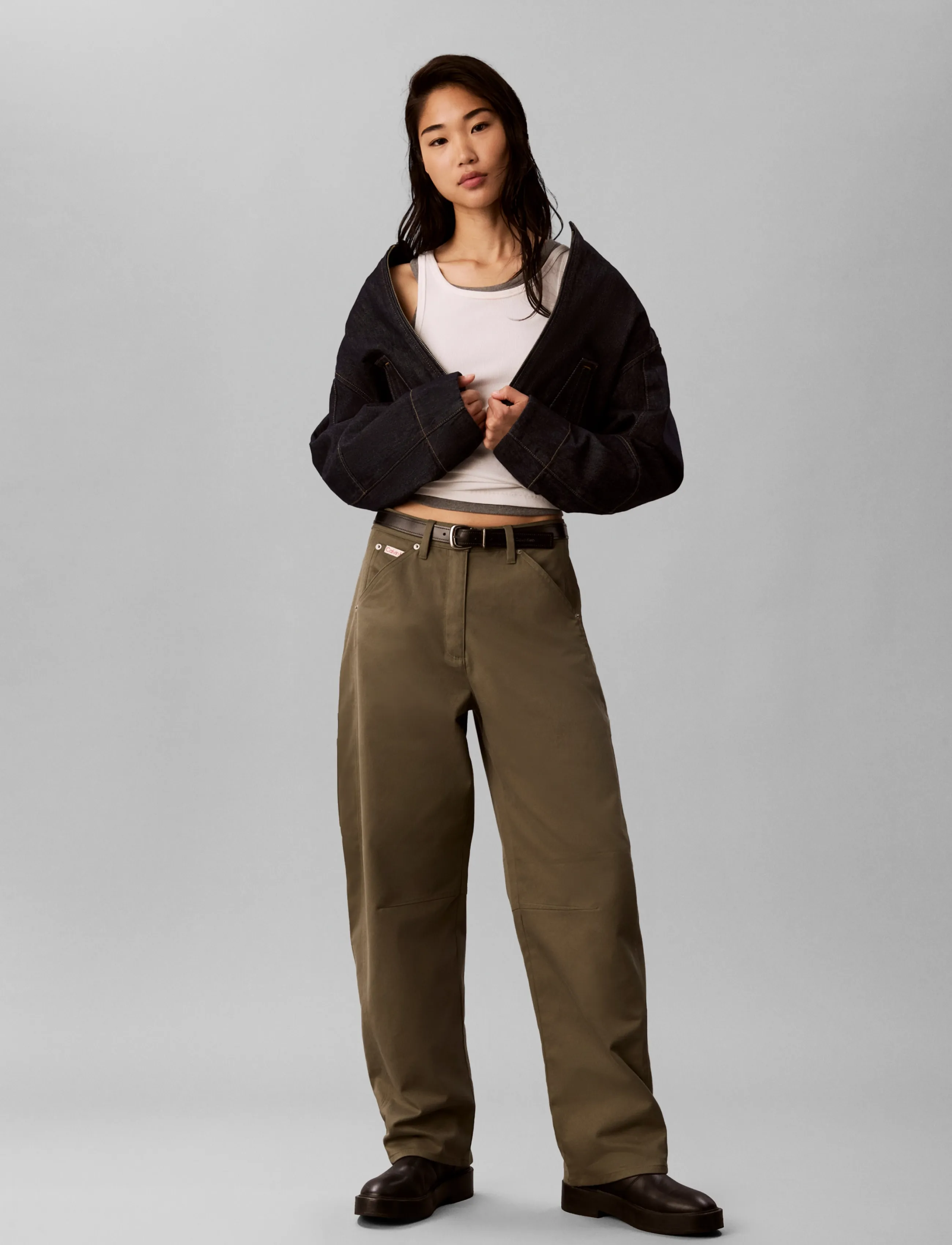 Calvin Klein Jeans HRTG LBL MW CT TWILL PAINTER PNT - Trousers - DUSTY OLIVE / khaki/green
