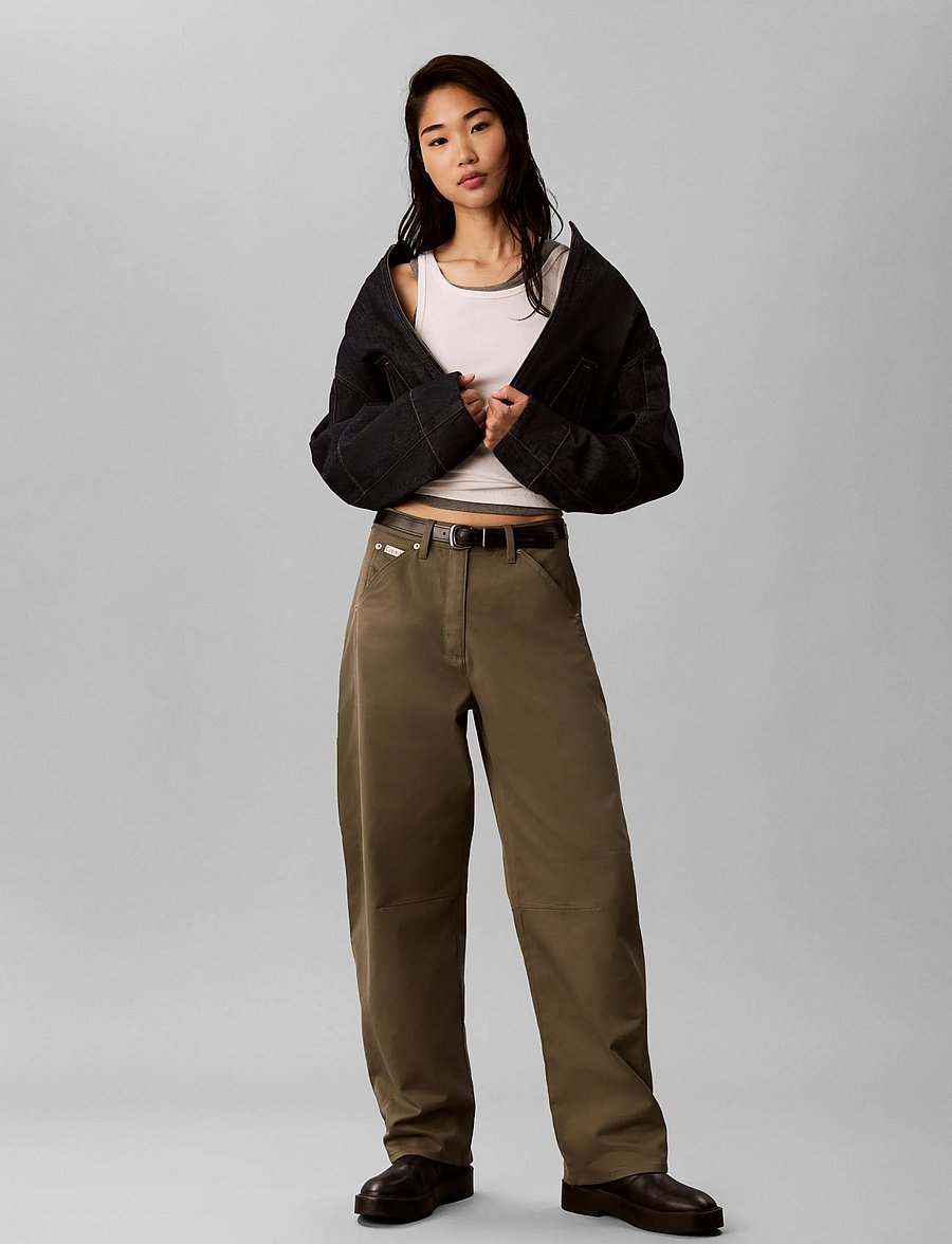 Calvin Klein Jeans - HRTG LBL MW CT TWILL PAINTER PNT - hose mit geradem bein - dusty olive - 0