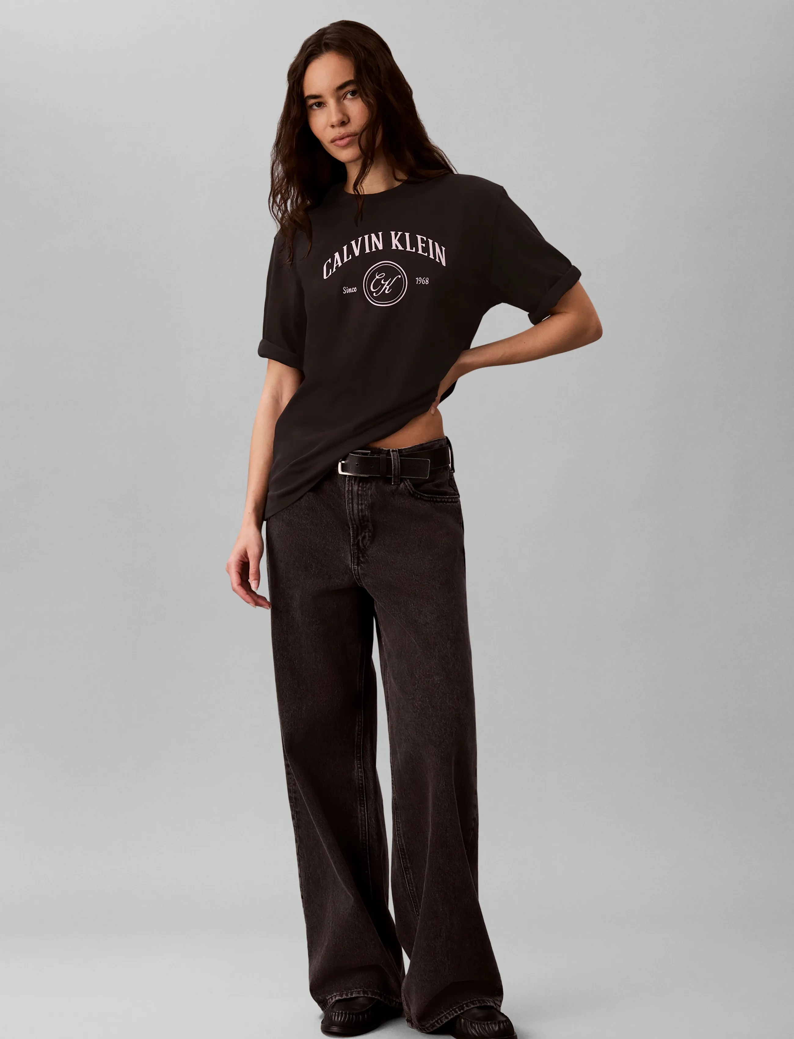 Calvin Klein Jeans Ss Relaxed Varsity Crest Logo Te, Kvinder, Afslappet Varsity T-Shirt, Sort, Str: XS