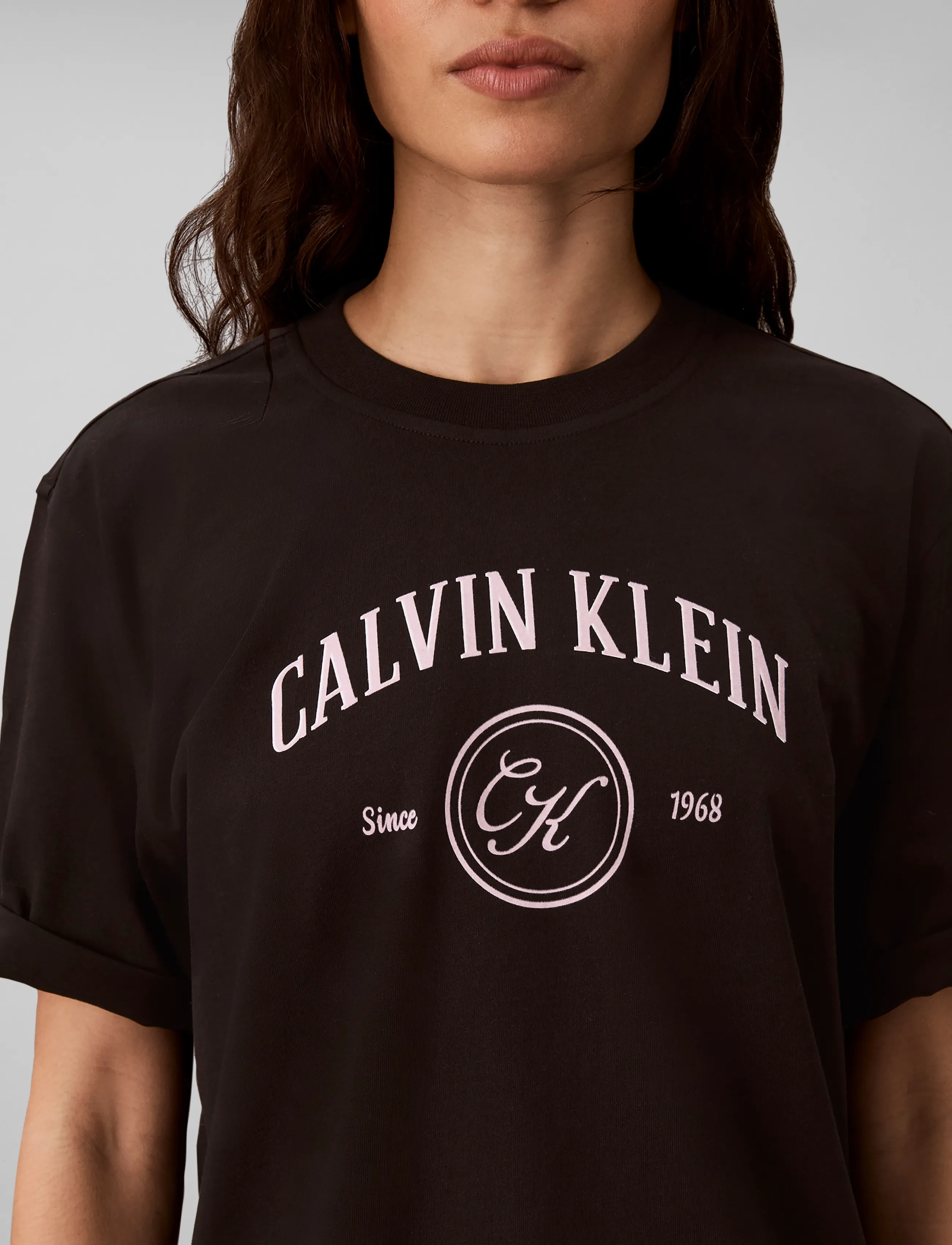 Calvin Klein Jeans - SS RELAXED VARSITY CREST LOGO TE - t-shirts - black - 5