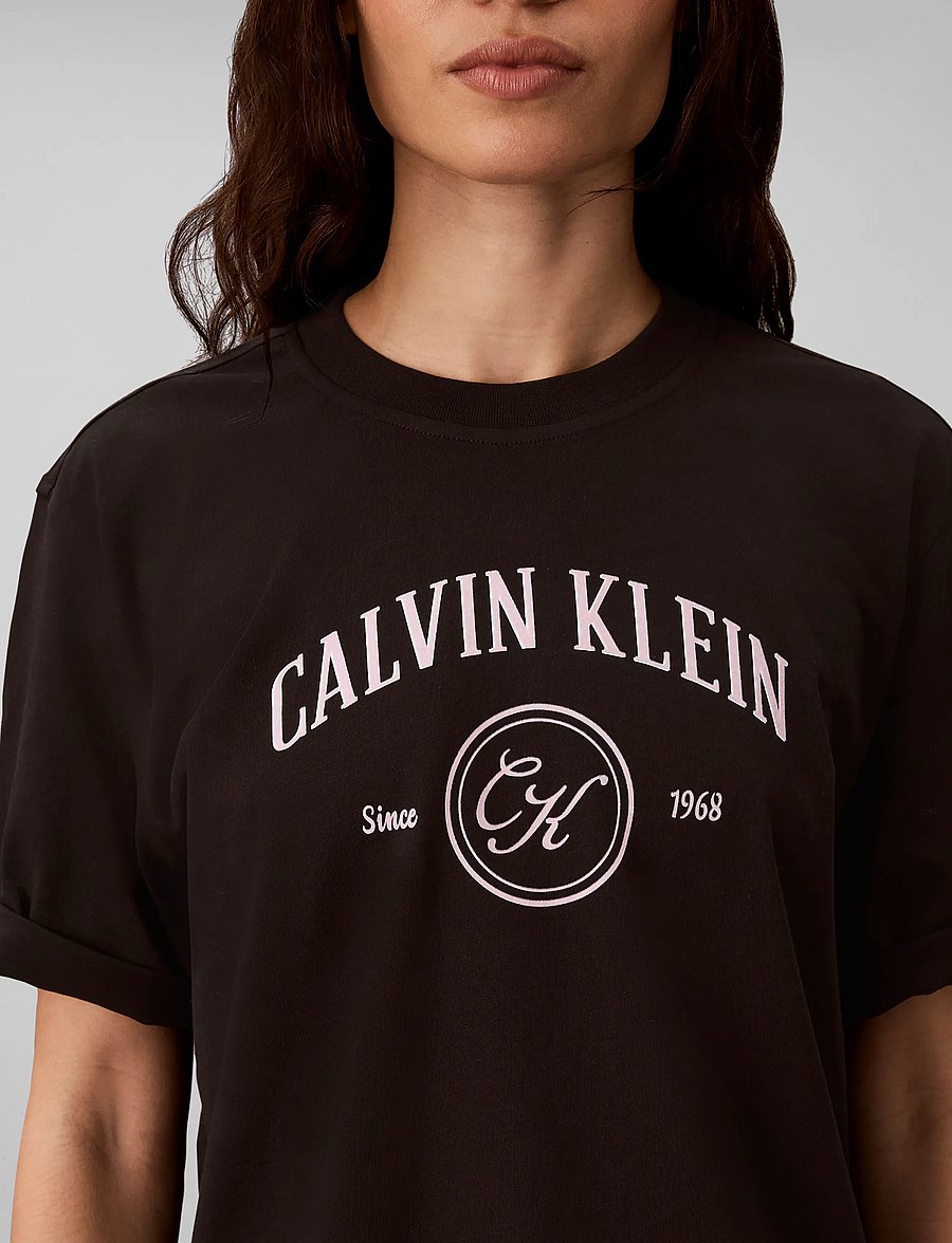 Calvin Klein Jeans - SS RELAXED VARSITY CREST LOGO TE - t-shirts - black - 5