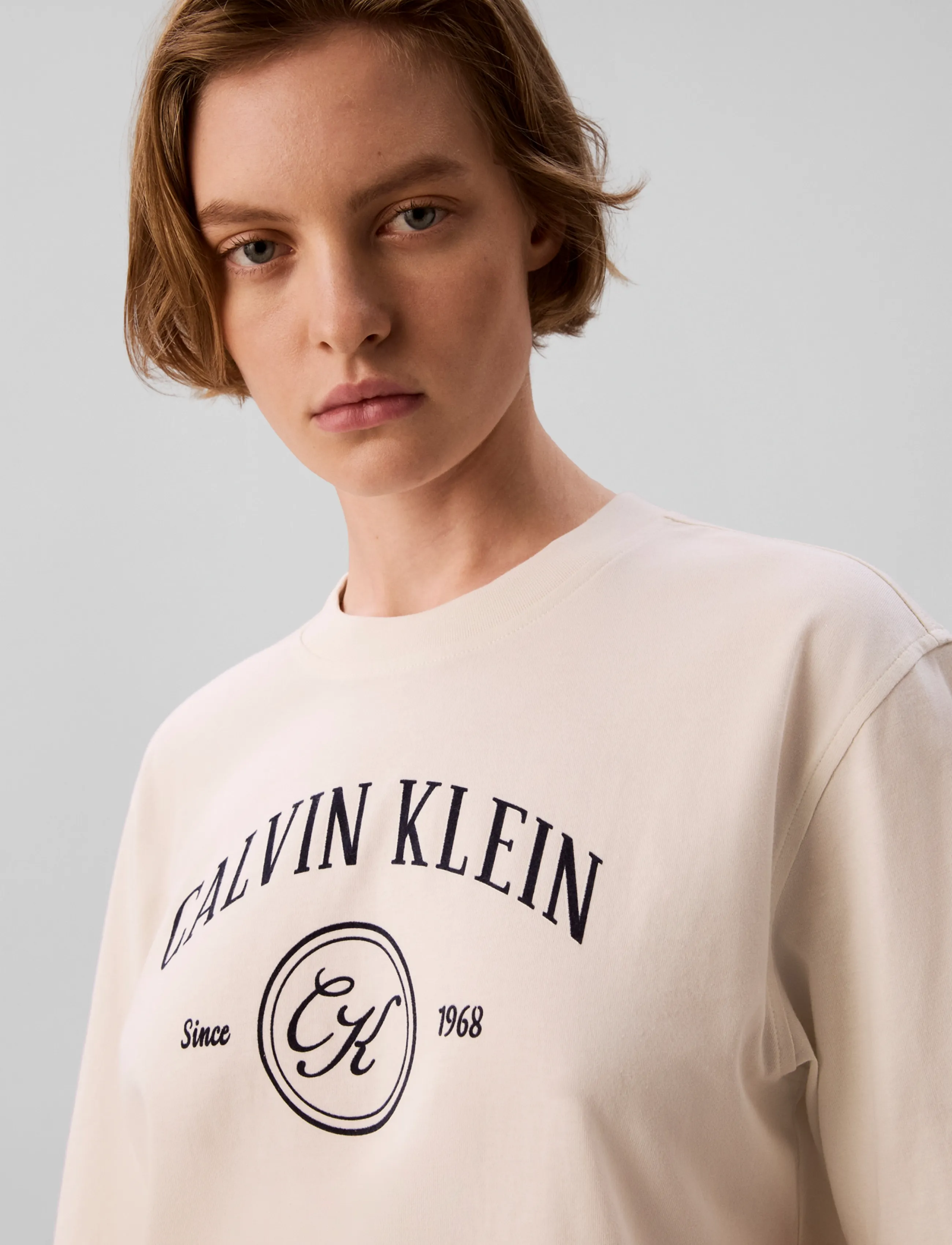 Calvin Klein Jeans - SS RELAXED VARSITY CREST LOGO TE - t-särgid - tofu - 4