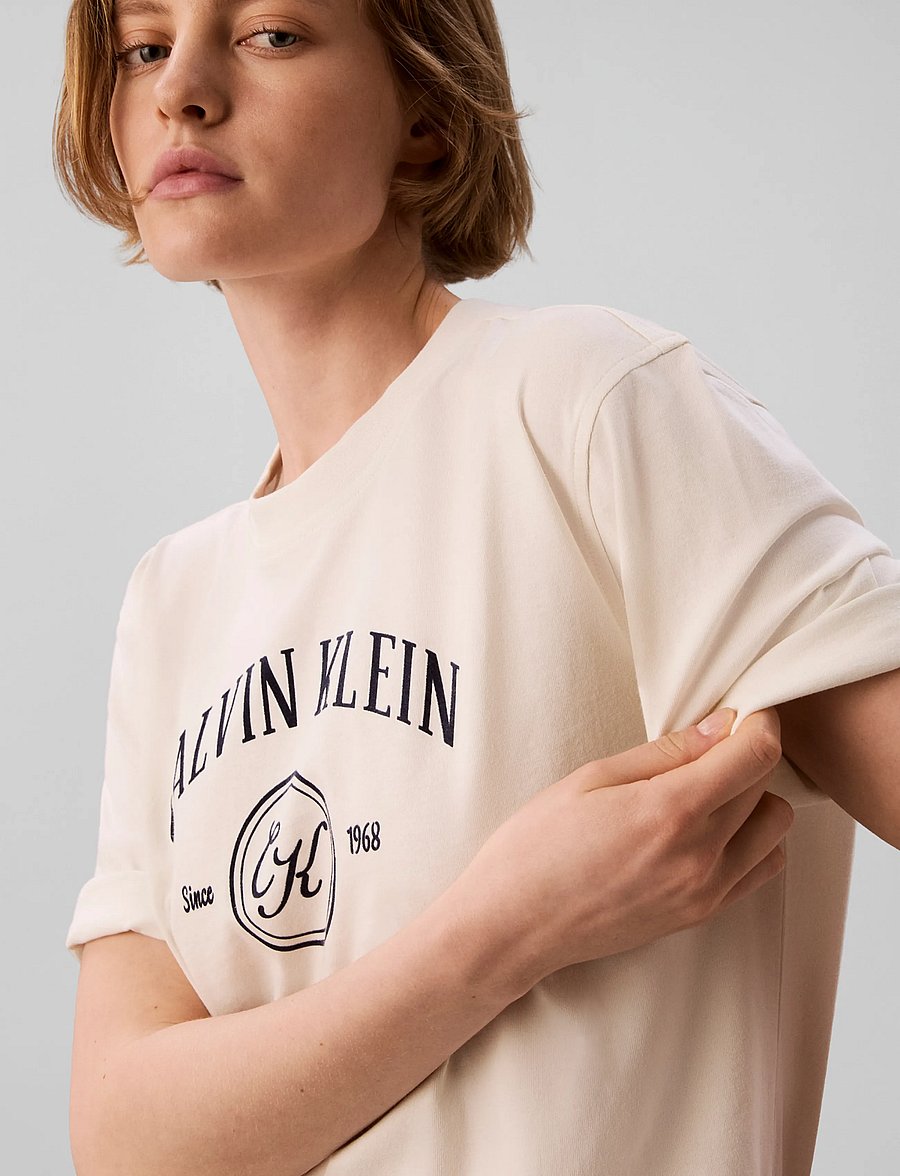 Calvin Klein Jeans - SS RELAXED VARSITY CREST LOGO TE - t-särgid - tofu - 5
