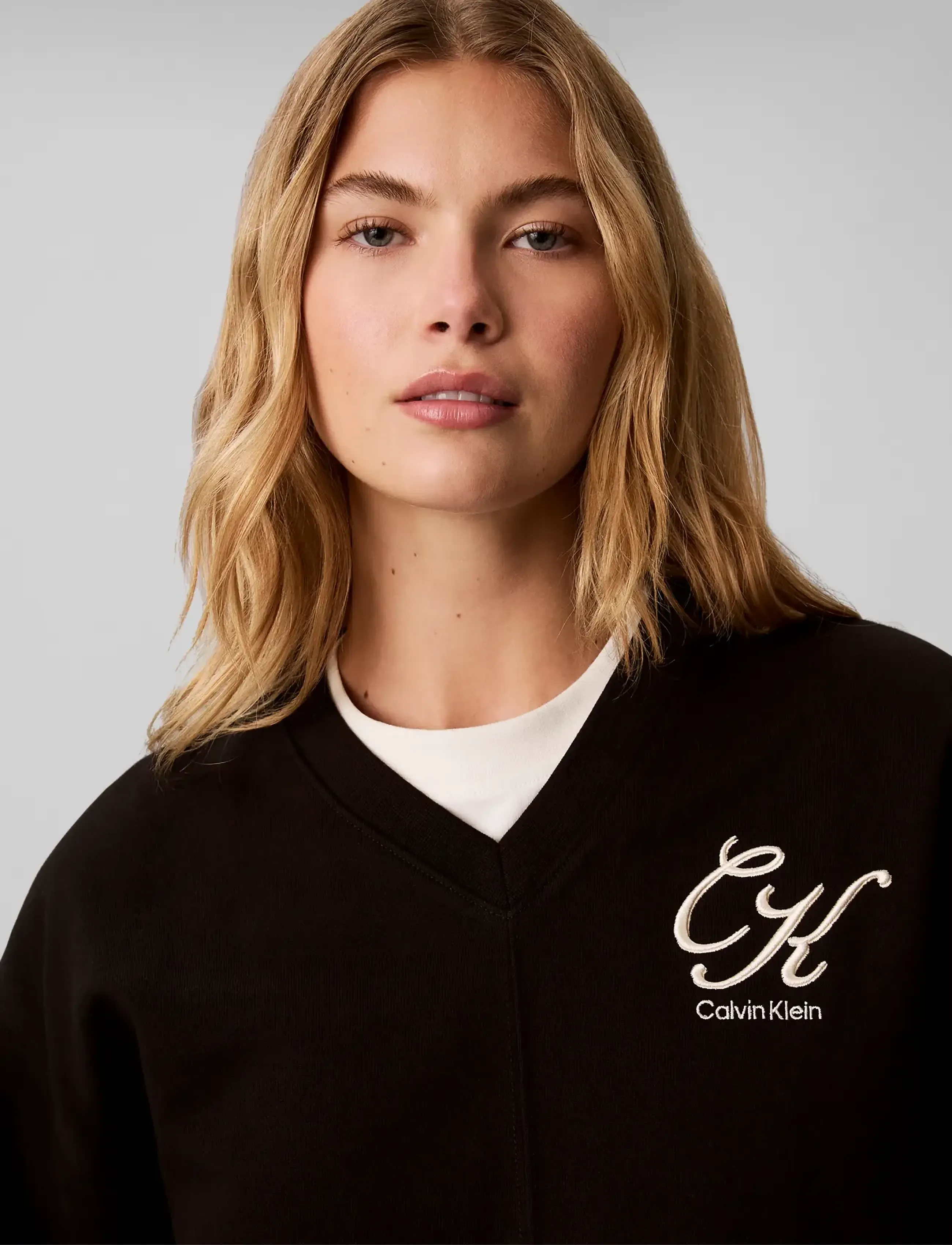 Calvin Klein Jeans - LS PREMIUM TERRY SCRIPT VNECK PO - sweatshirts - black - 4