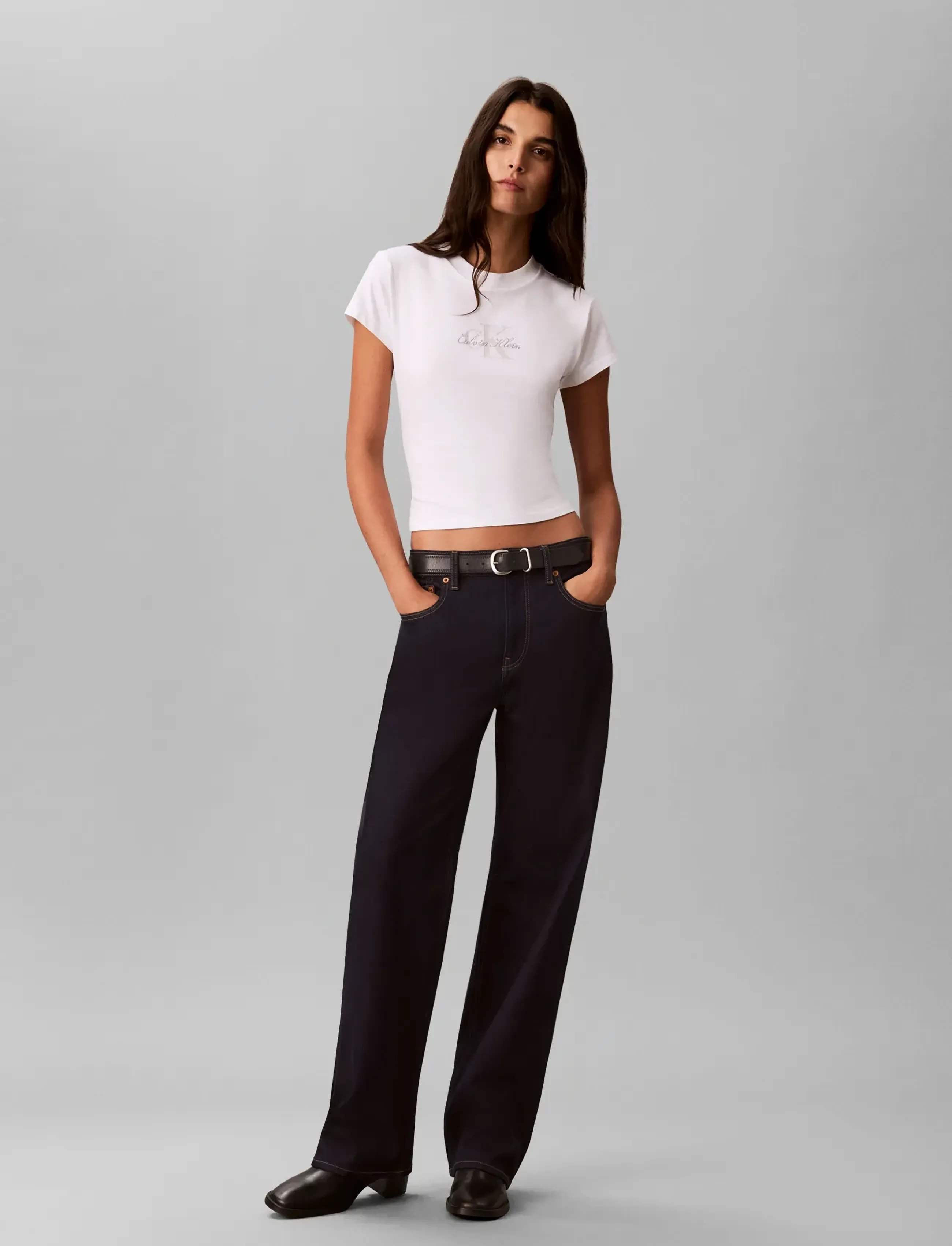 Calvin Klein Jeans SS SLIM FIT BABY MONOLOGO SCRIPT - Tøj - BRIGHT WHITE / white