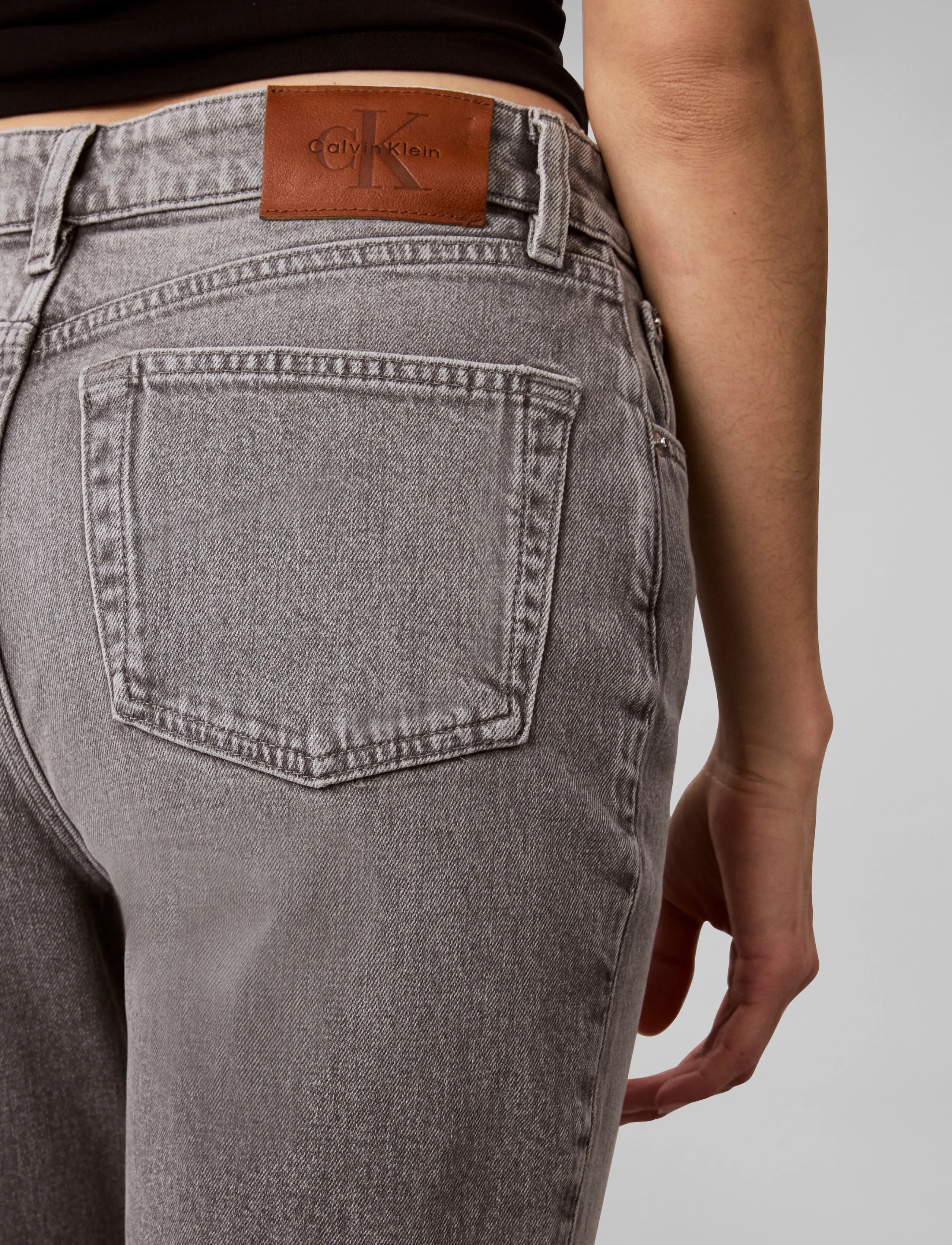 Calvin Klein Jeans - MOM JEAN GREY STONE - mom jeans - grey stone - 4