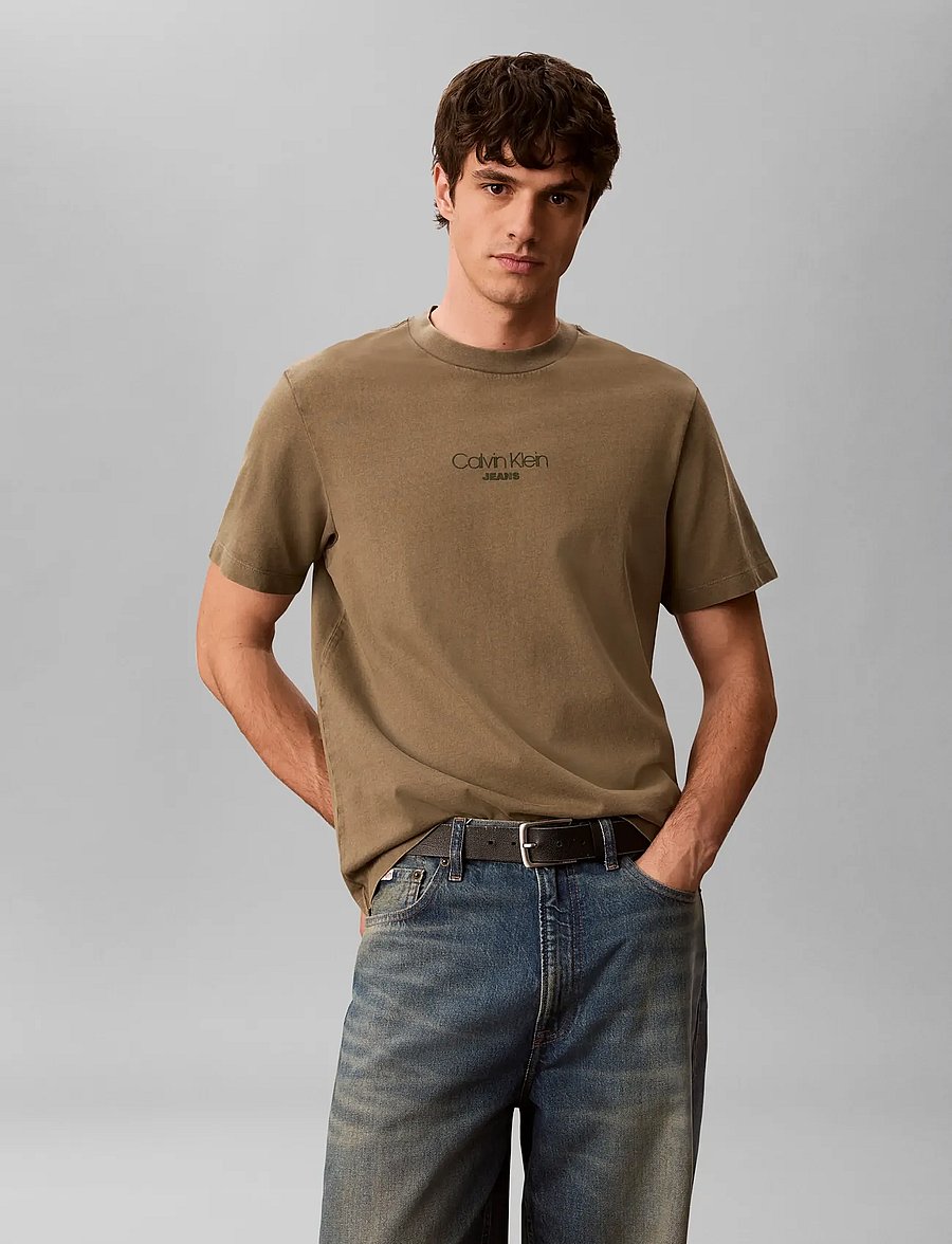 Calvin Klein Jeans - SS 20S ACID WASH GRAPHIC CREWNK - kortærmede t-shirts - dusty olive - 0