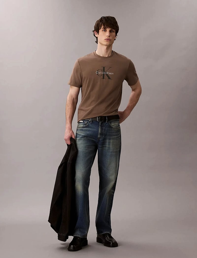 Calvin Klein Jeans - SS Hero Monologo Tee 20s - kurzärmelig - taupe tone - 0