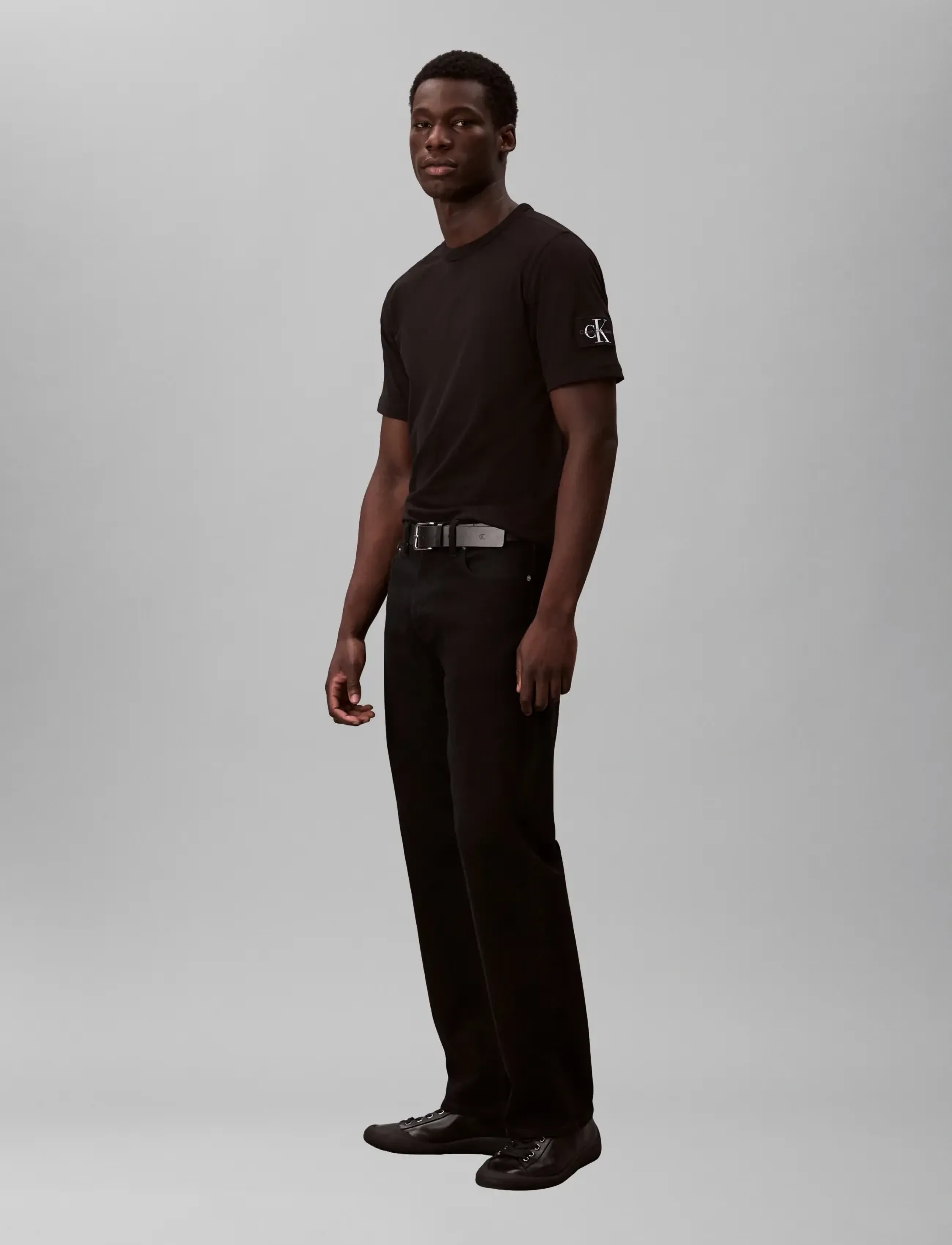 Calvin Klein Jeans - BADGE REGULAR TEE - födelsedagspresenter - black - 4