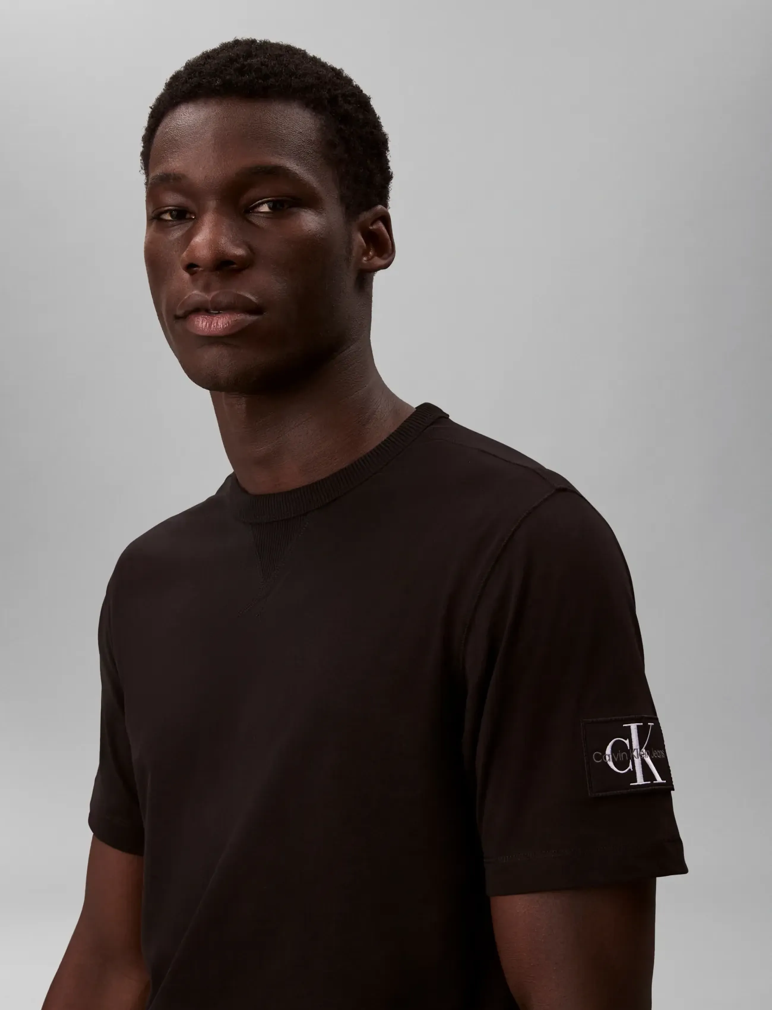 Calvin Klein Jeans - BADGE REGULAR TEE - födelsedagspresenter - black - 5