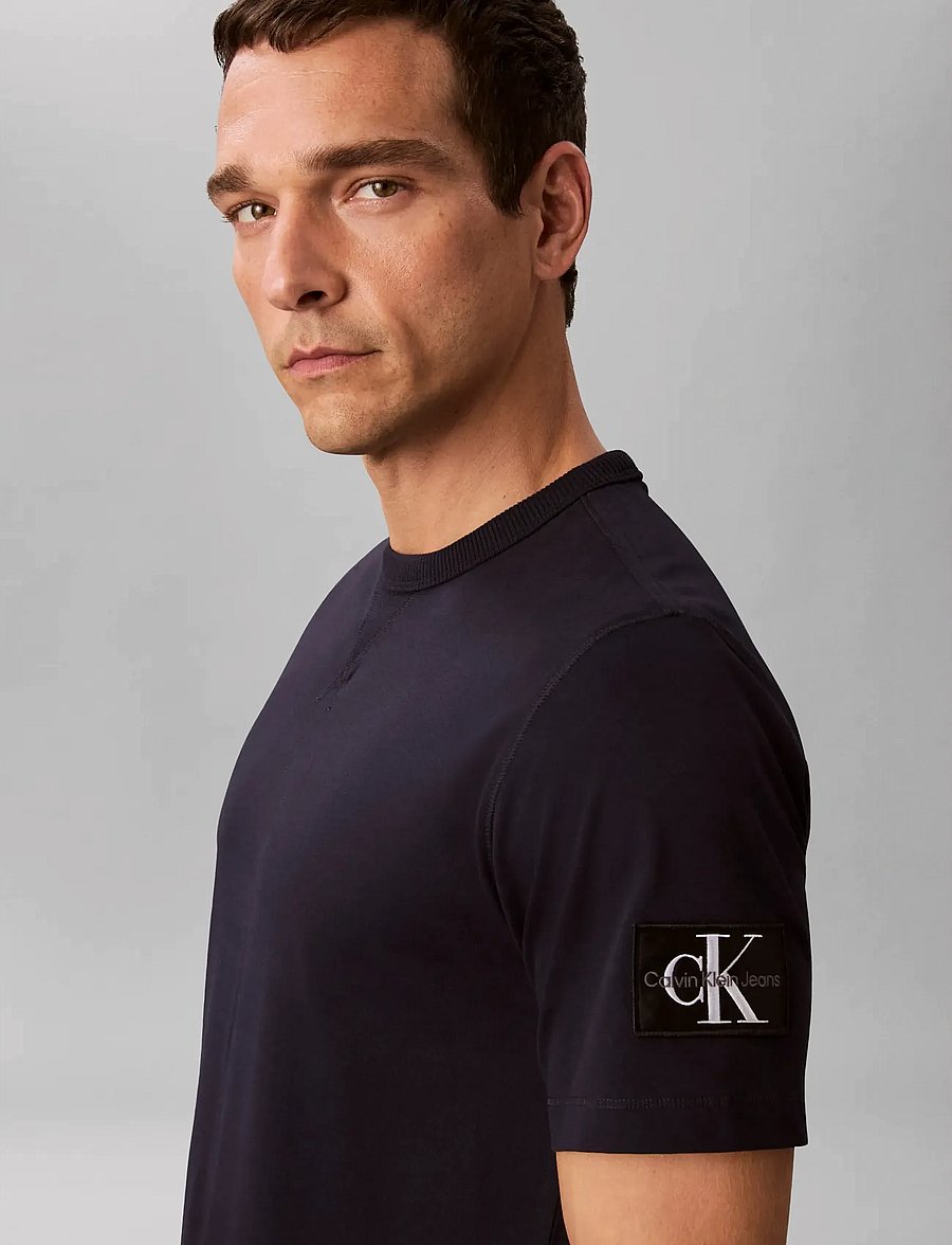 Calvin Klein Jeans - BADGE REGULAR TEE - kurzärmelige t-shirts - night sky - 5
