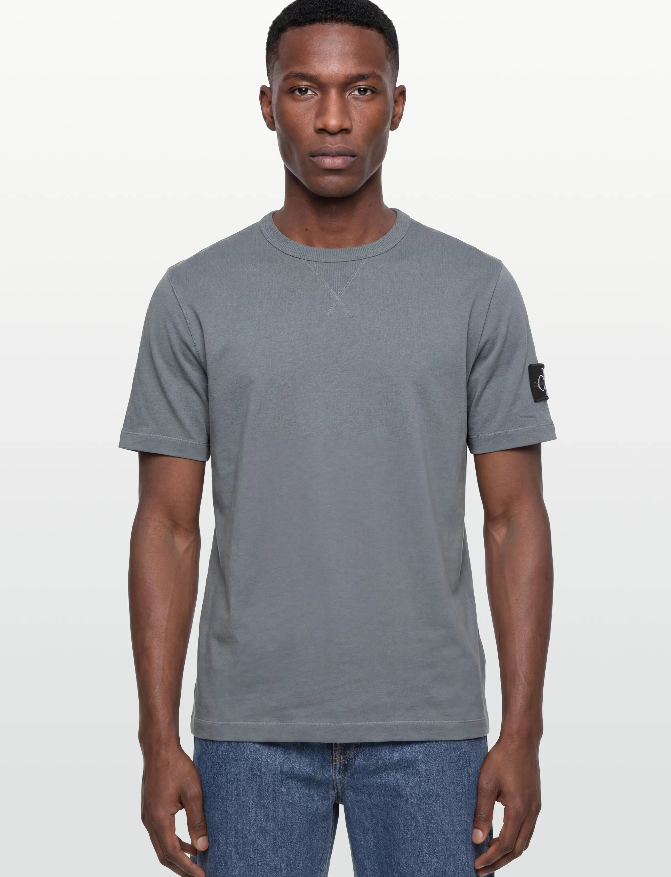 Calvin Klein Jeans - BADGE REGULAR TEE - short-sleeved t-shirts - steel gray - 4
