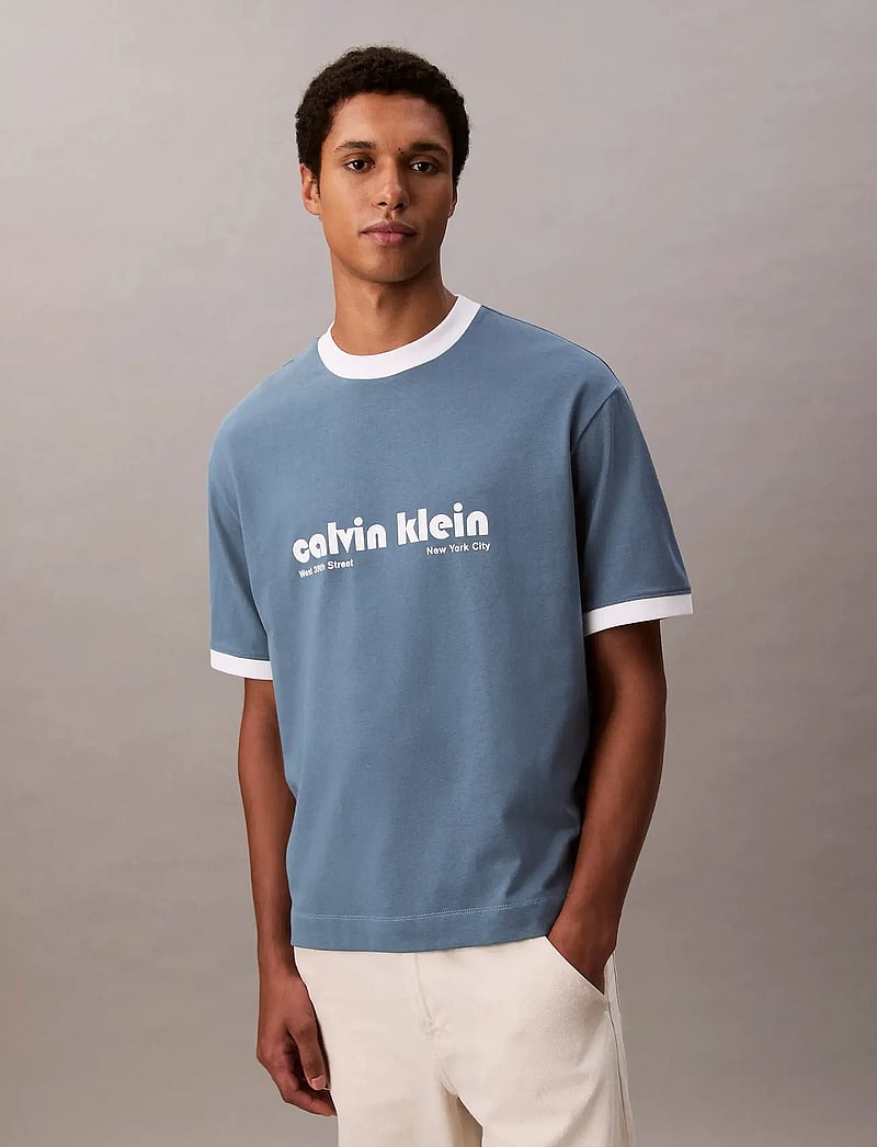 Calvin Klein Jeans - SS RETRO LOGO RINGER 16S RLXD TE - kortærmede t-shirts - bluefin - 0