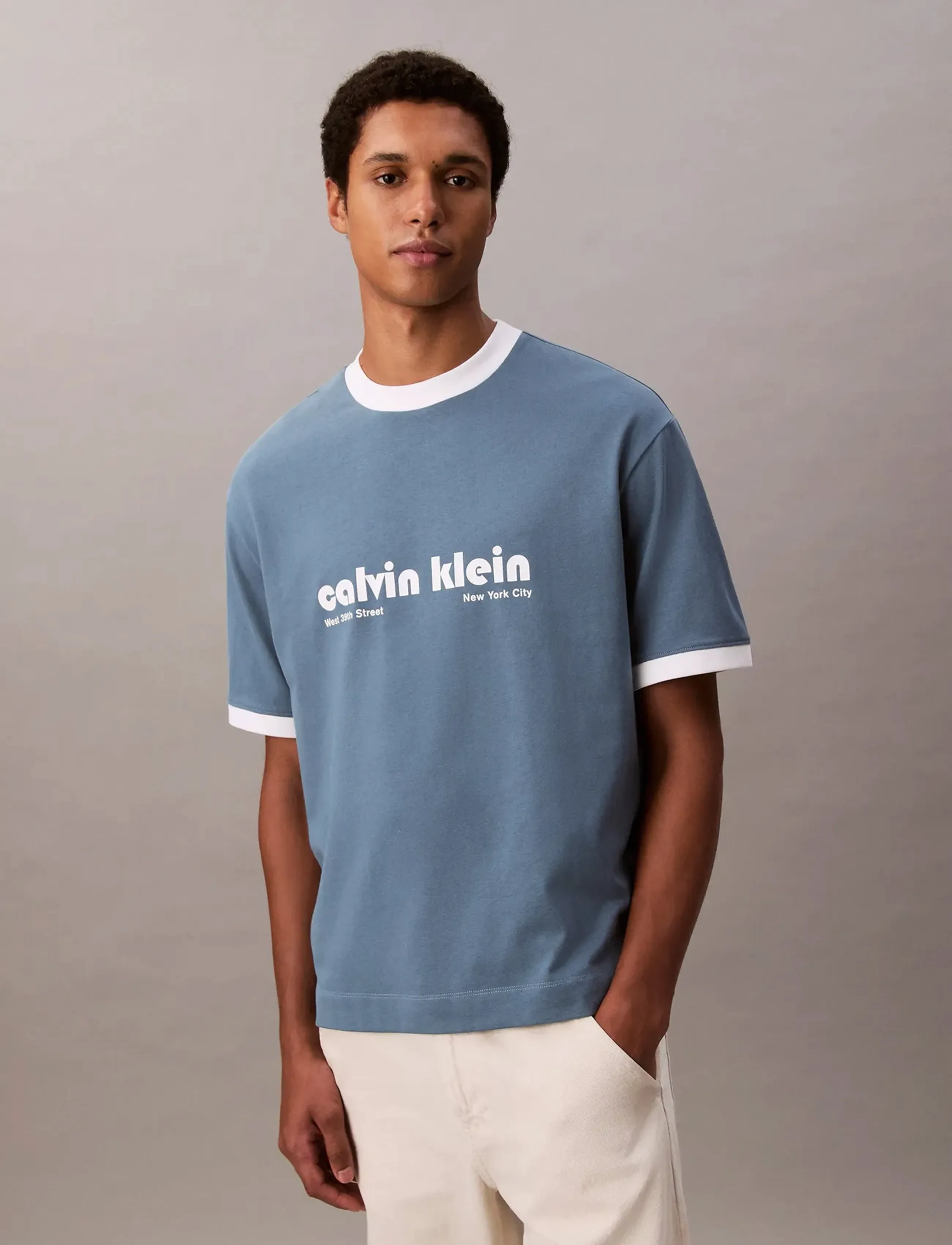 Calvin Klein Jeans SS RETRO LOGO RINGER 16S RLXD TE - Deals - BLUEFIN / blue