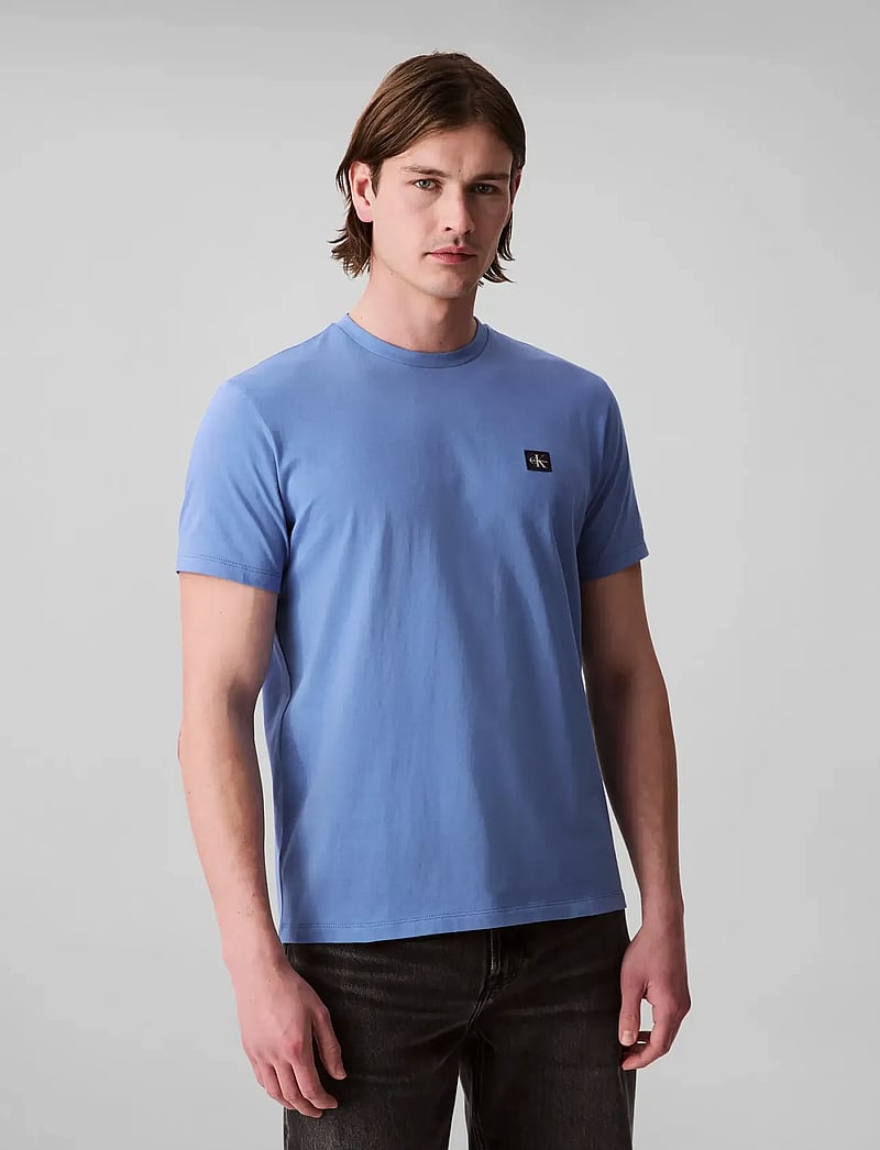 Calvin Klein Jeans - SS BADGE 30S JERSEY CLASSIC TEE - kurzärmelig - dull nile blue - 0