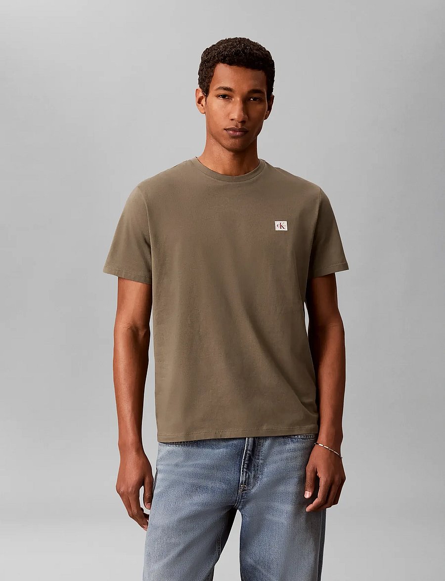 Calvin Klein Jeans - SS BADGE 30S JERSEY CLASSIC TEE - stutterma bolir - dusty olive - 5