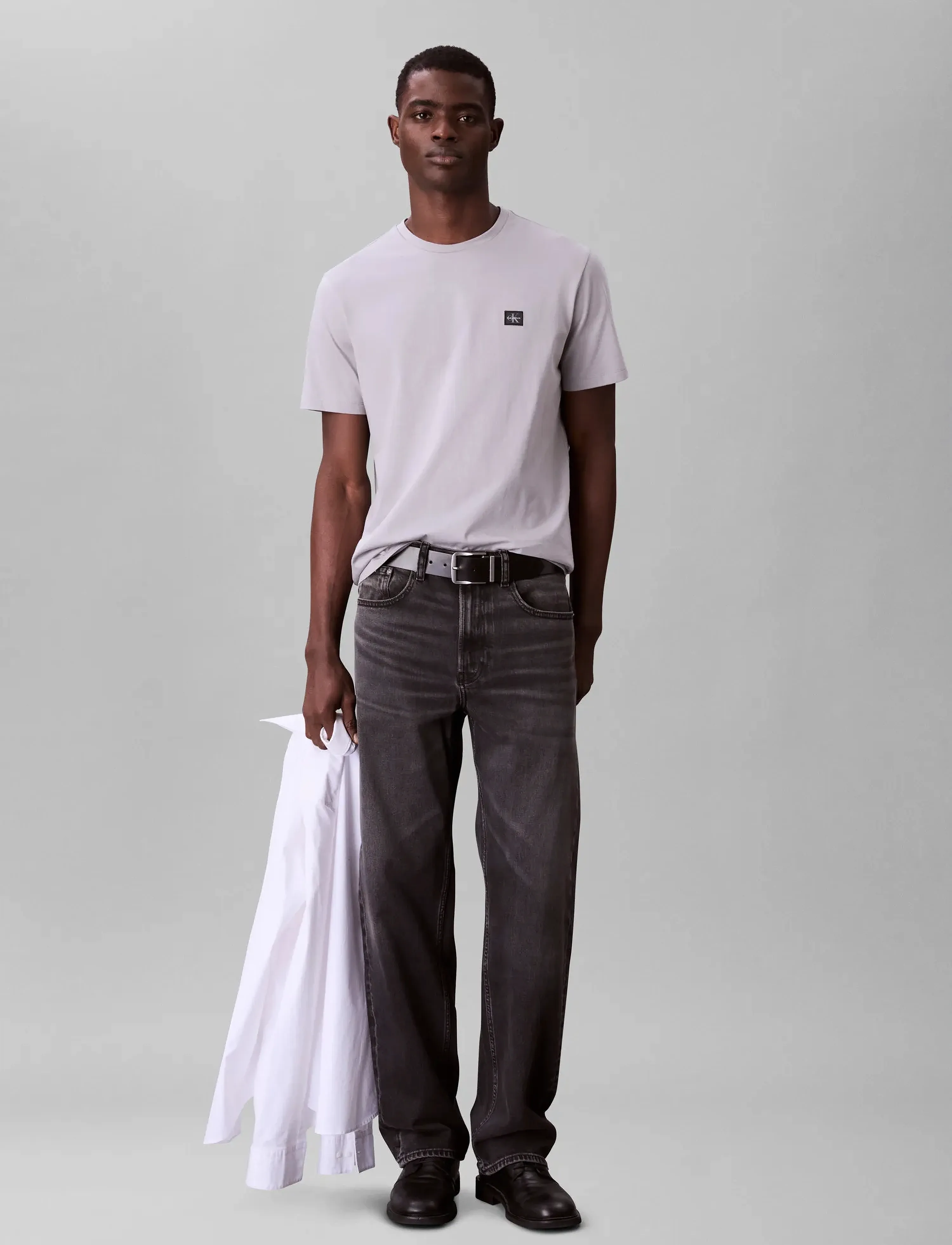 Calvin Klein Jeans - SS BADGE 30S JERSEY CLASSIC TEE - lühikeste varrukatega t-särgid - formal gray - 3
