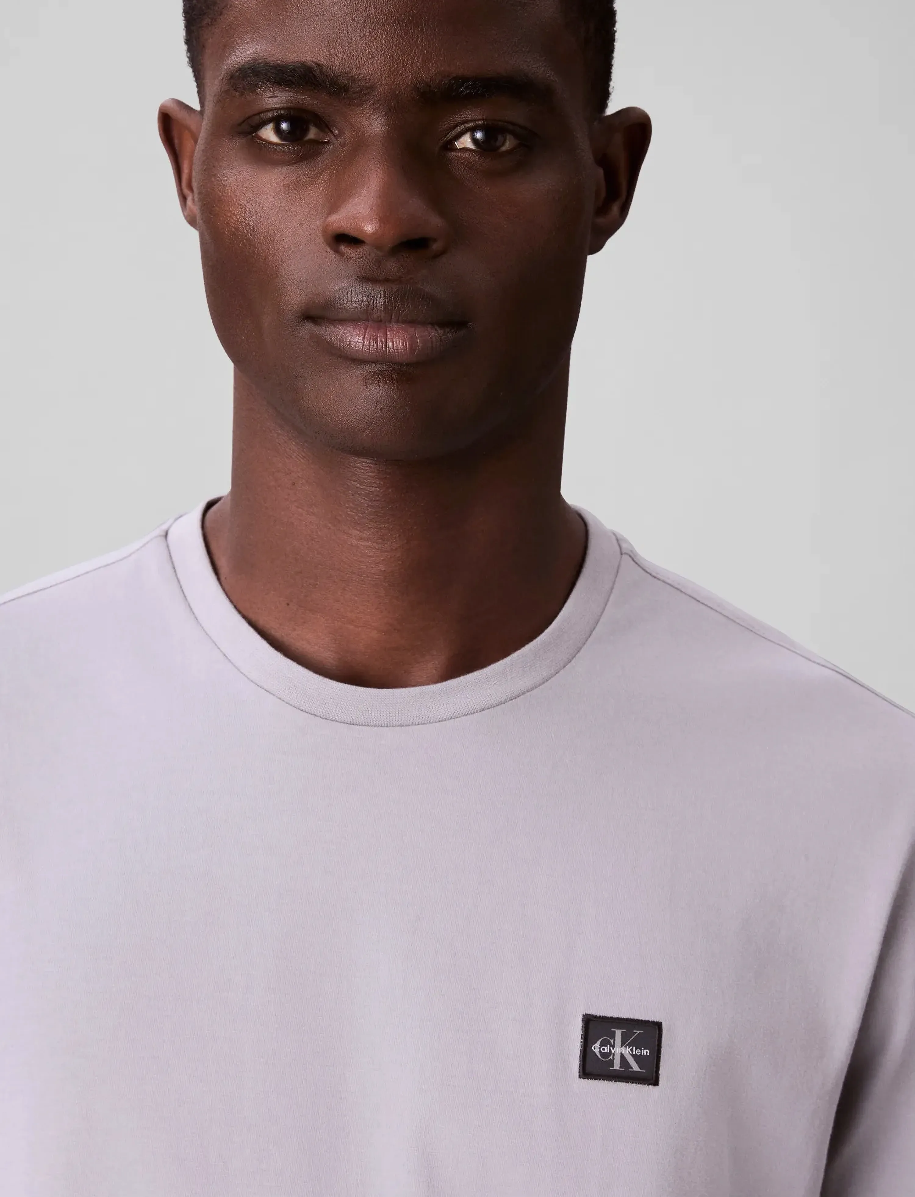 Calvin Klein Jeans - SS BADGE 30S JERSEY CLASSIC TEE - lühikeste varrukatega t-särgid - formal gray - 5