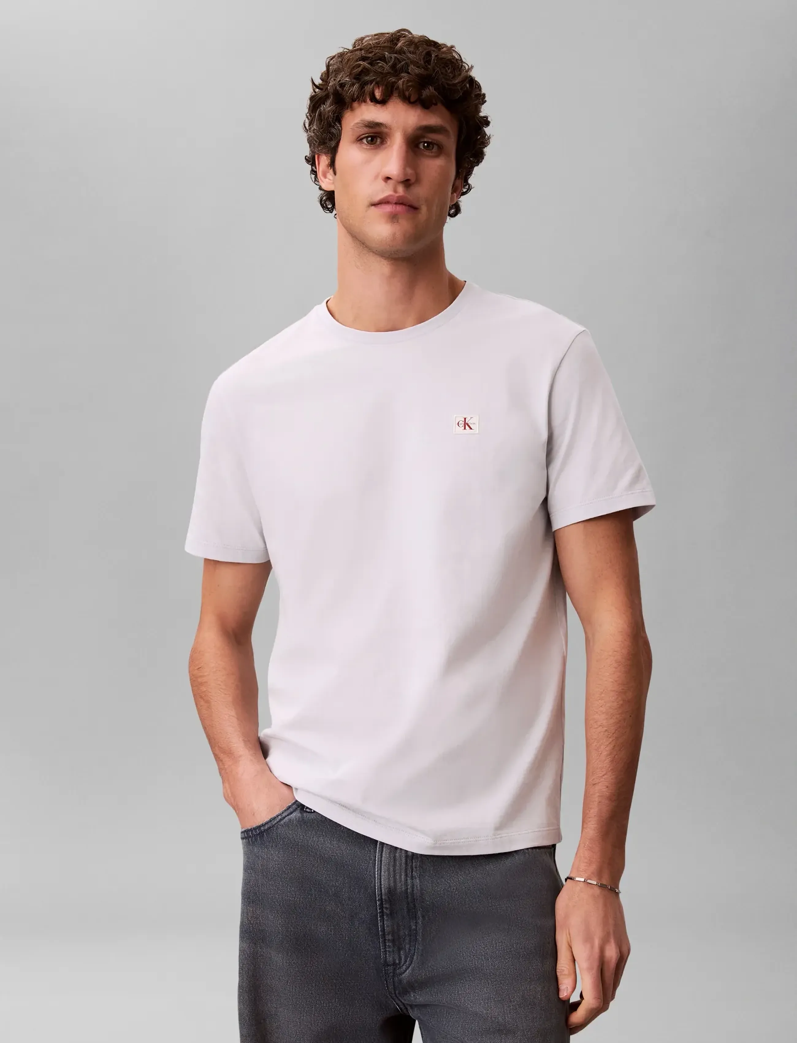 Calvin Klein Jeans - SS BADGE 30S JERSEY CLASSIC TEE - kortærmede t-shirts - marble gray - 4