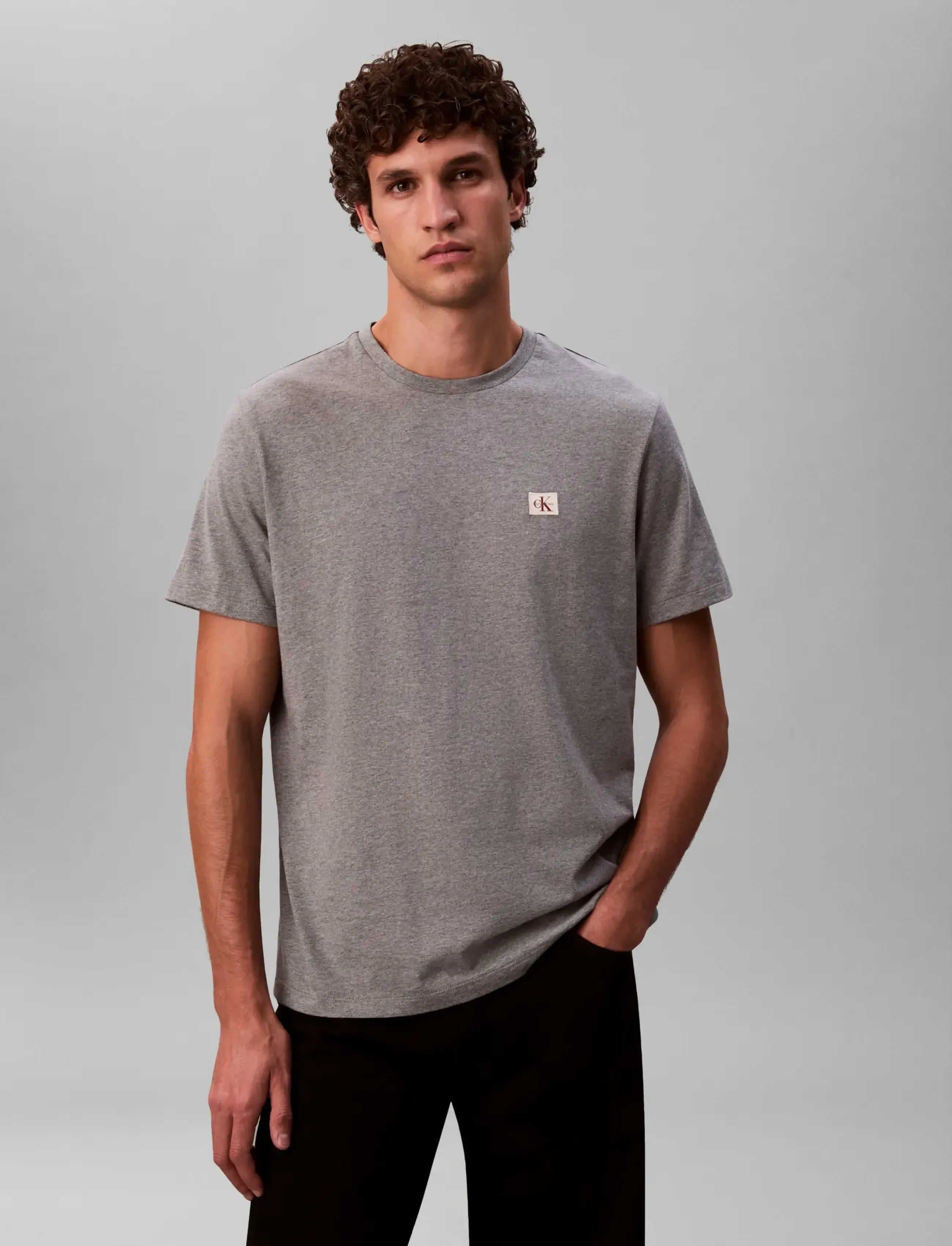 Calvin Klein Jeans - SS BADGE 30S JERSEY CLASSIC TEE - kortærmede t-shirts - med grey htr - 4