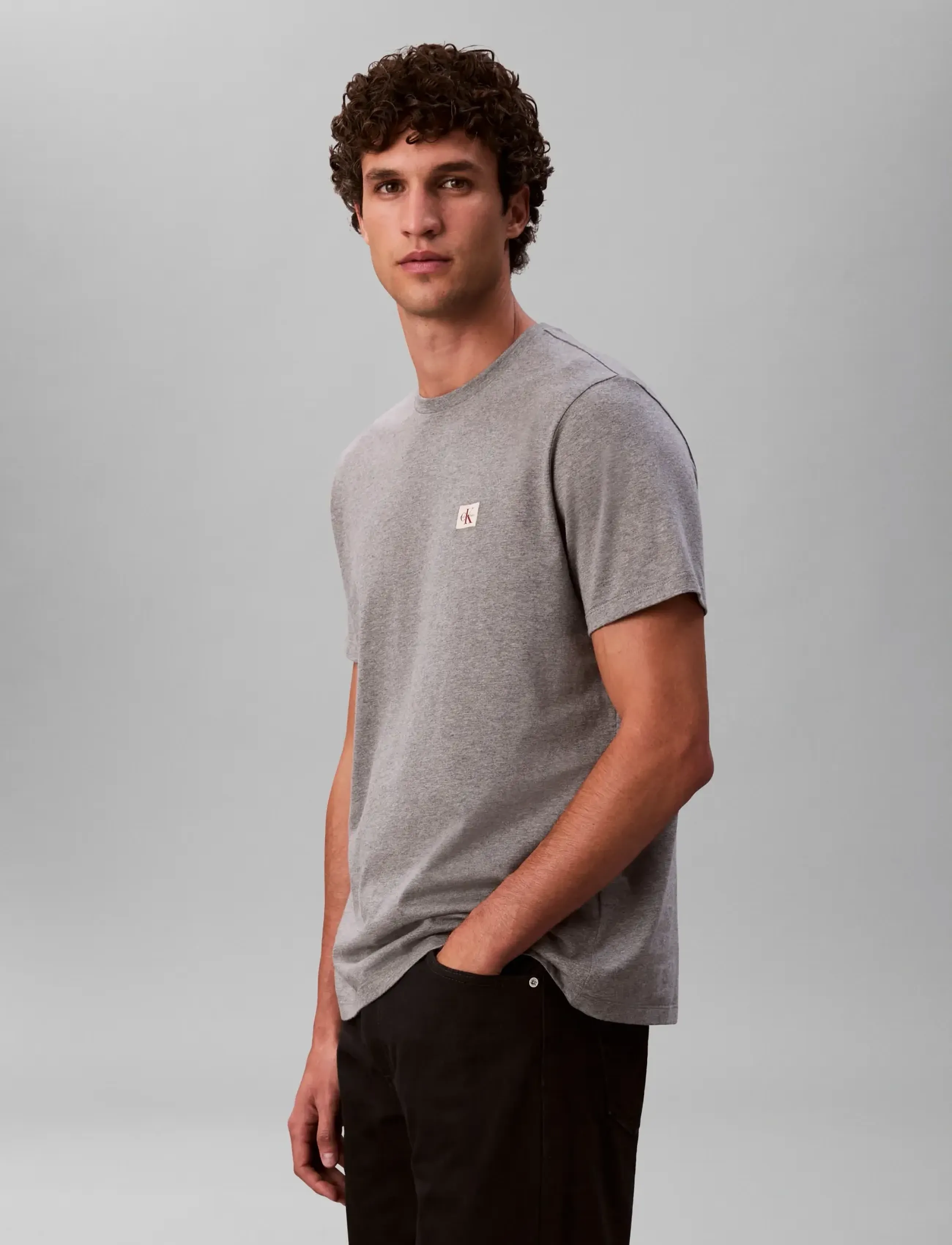 Calvin Klein Jeans - SS BADGE 30S JERSEY CLASSIC TEE - efterårstøj - med grey htr - 5