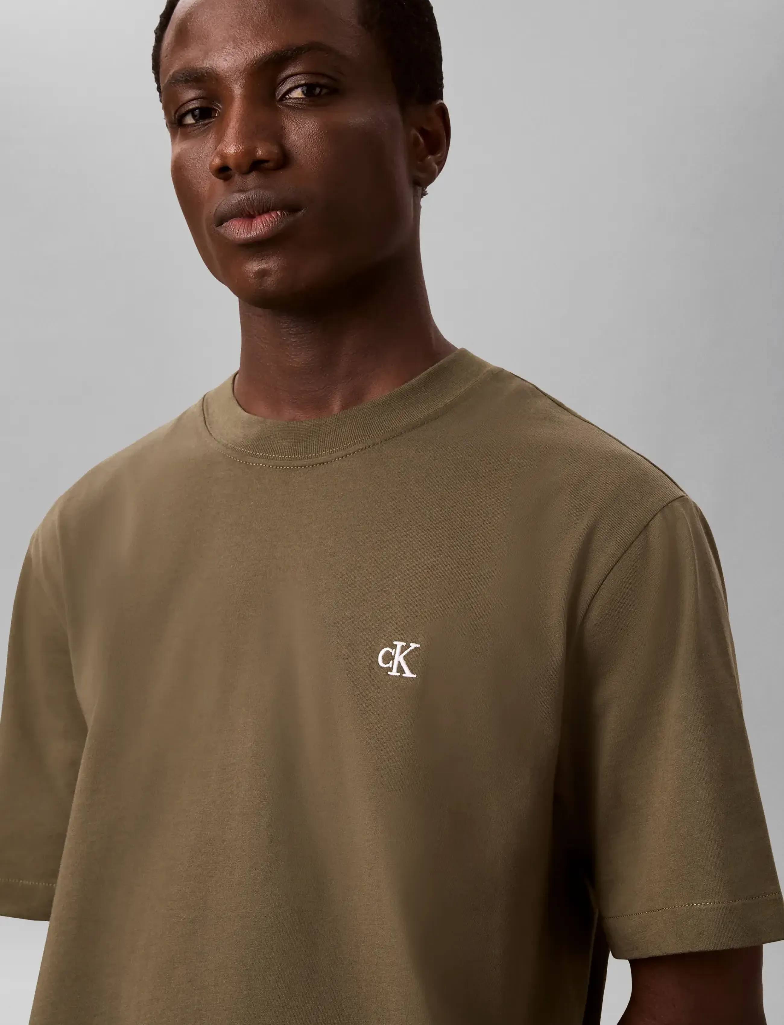 Calvin Klein Jeans - SS EASY MONOGRAM TEE - kurzärmelige t-shirts - olive night - 4
