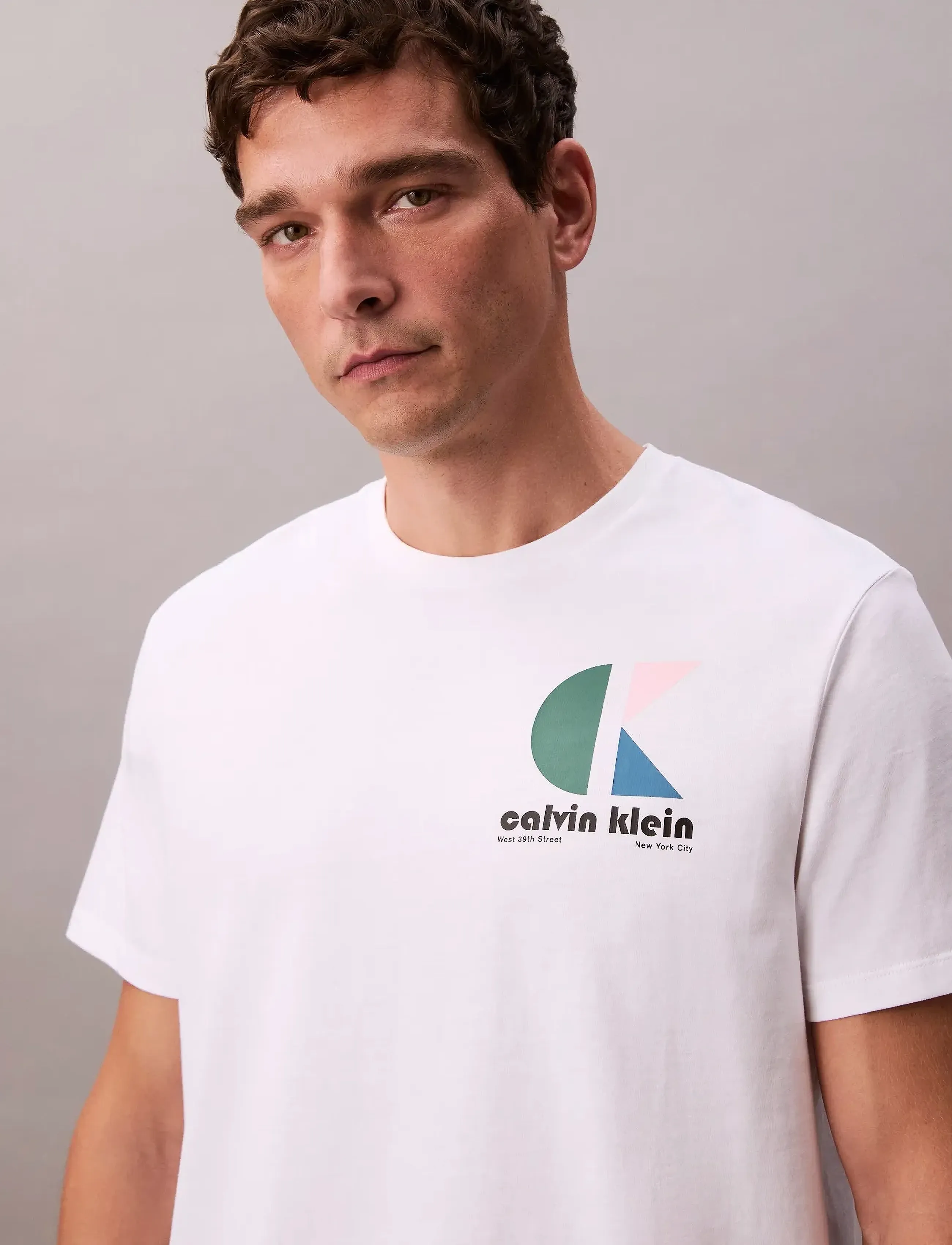 Calvin Klein Jeans - SS 20S CK BAUHAUS LOGO GRAPHIC T - t-shirts à manches courtes - brilliant white - 4