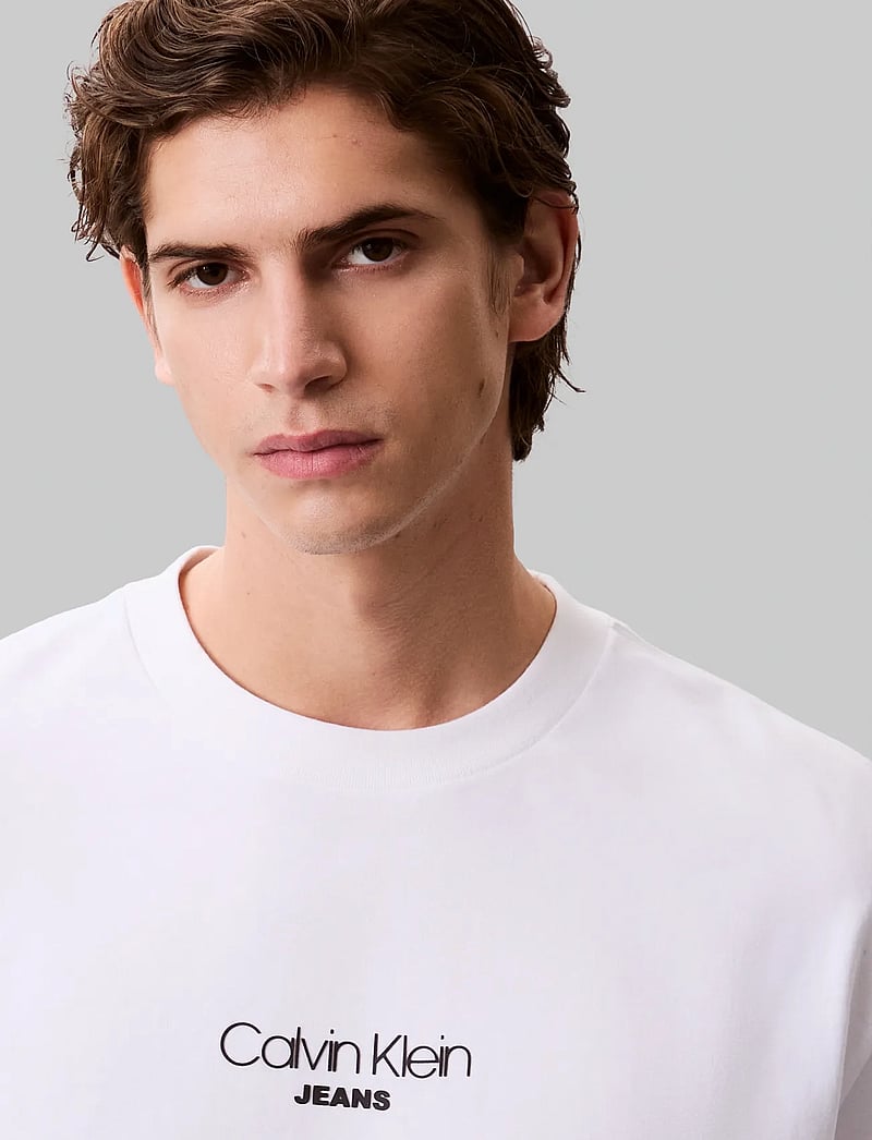 Calvin Klein Jeans - SS 16S RLXD FIT CKJ GRAPHIC TEE - lühikeste varrukatega t-särgid - brilliant white - 4