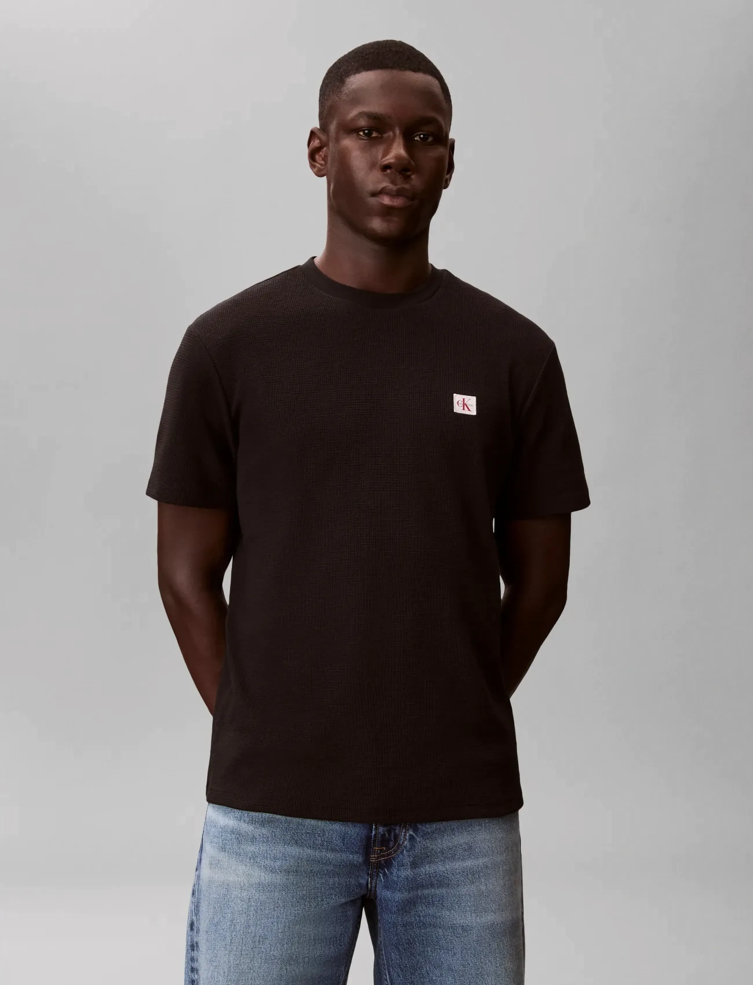 Calvin Klein Jeans SS WAFFLE WOVEN LABEL CREWNK TEE - Calvin Klein Jeans - BLACK / black