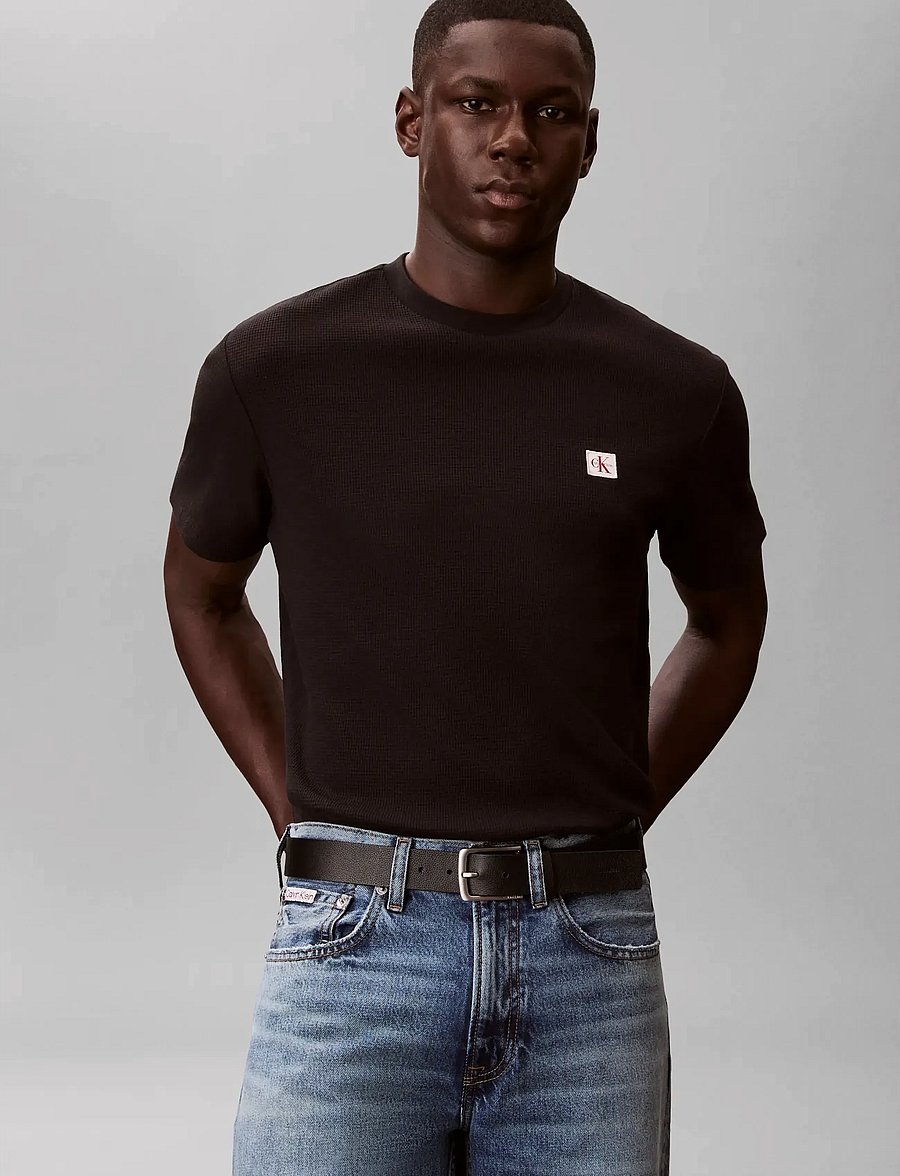 Calvin Klein Jeans - SS WAFFLE BADGE CREWNK TEE - short-sleeved t-shirts - black - 4