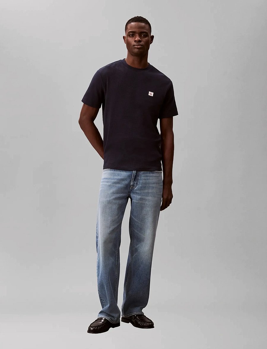 Calvin Klein Jeans - SS WAFFLE BADGE CREWNK TEE - kortärmade t-shirts - dark sapphire - 0