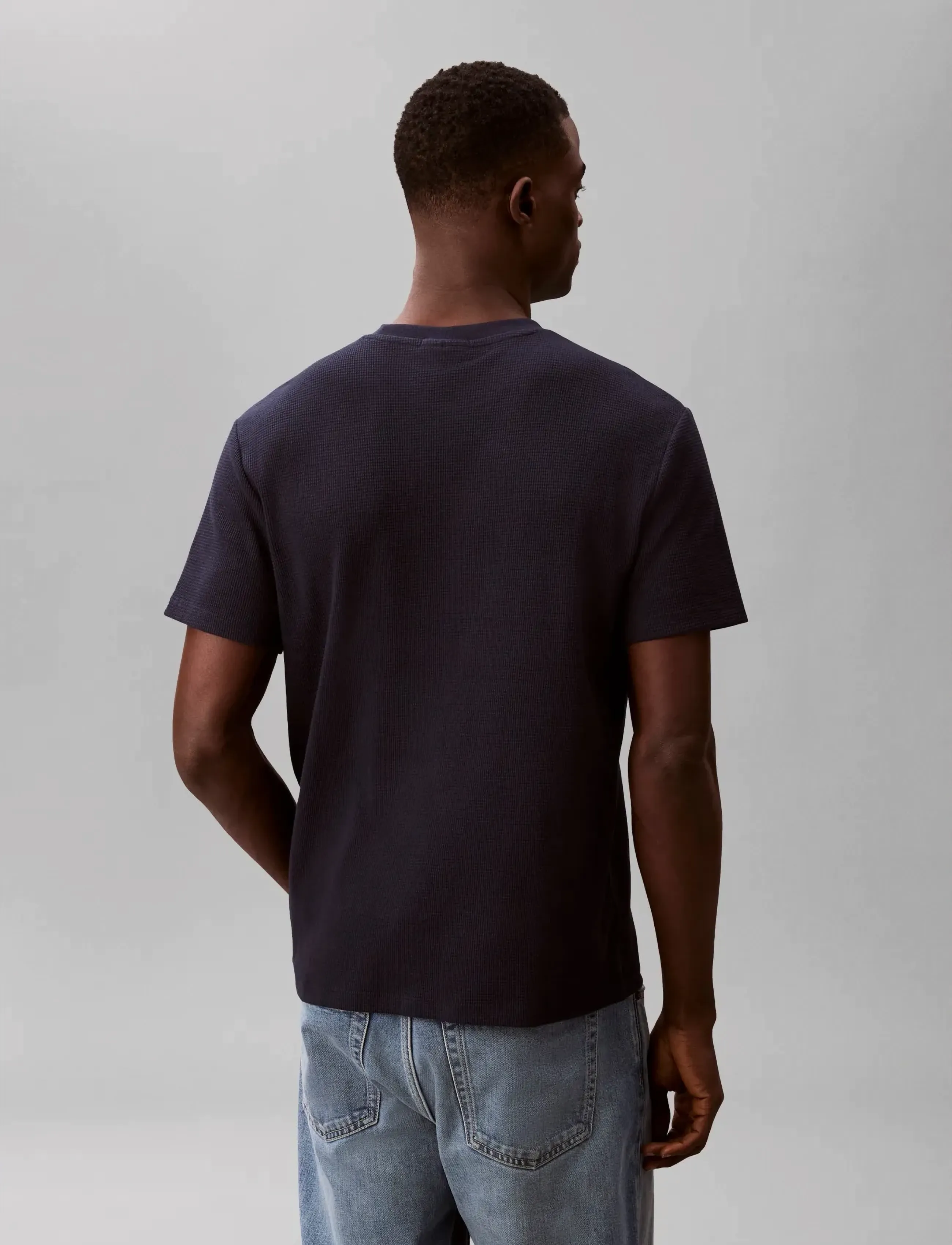 Calvin Klein Jeans - SS WAFFLE BADGE CREWNK TEE - kortærmede t-shirts - dark sapphire - 2