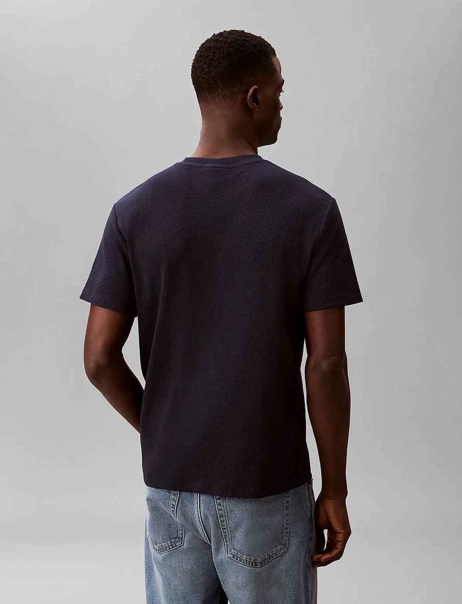 Calvin Klein Jeans - SS WAFFLE BADGE CREWNK TEE - kortärmade t-shirts - dark sapphire - 2
