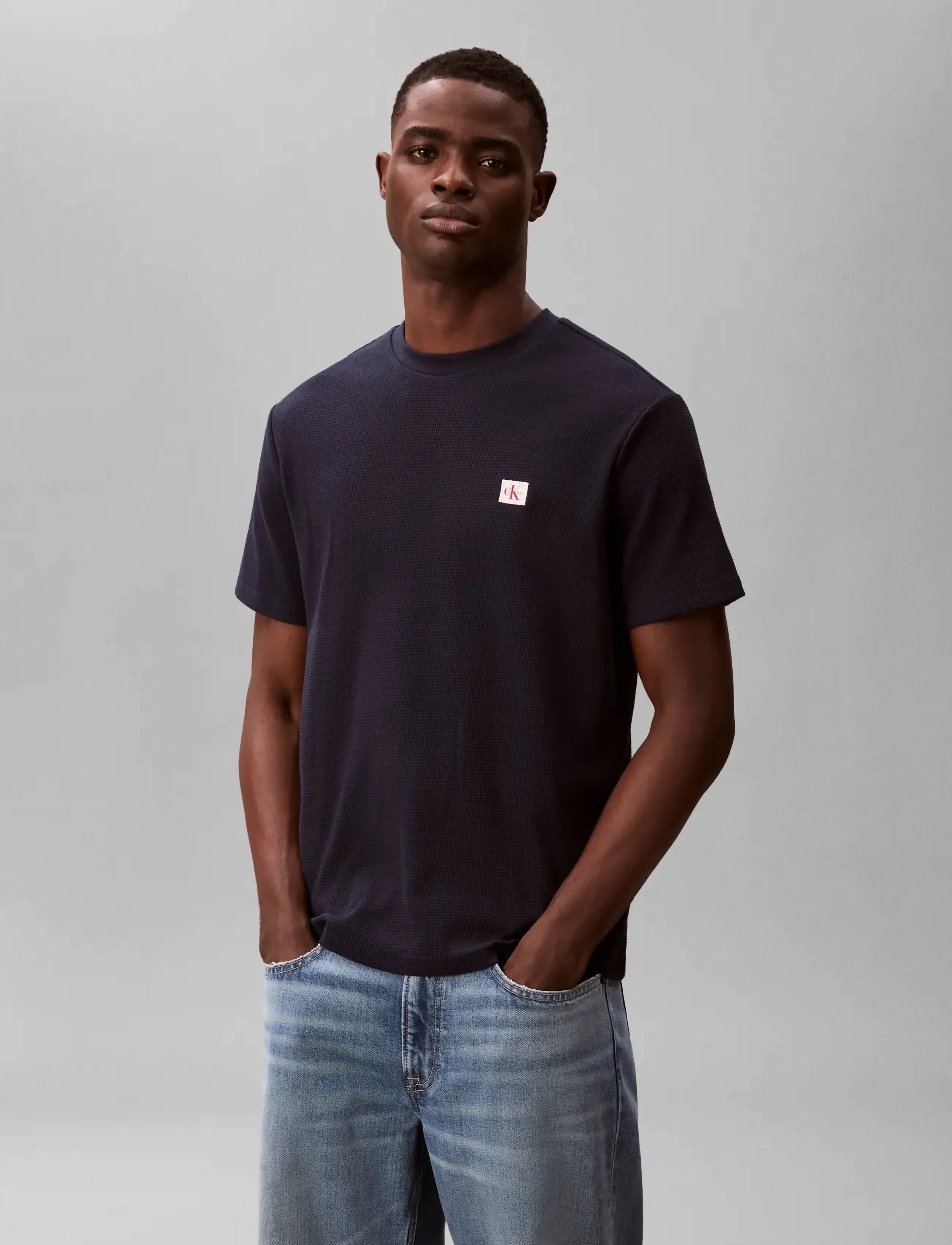Calvin Klein Jeans - SS WAFFLE BADGE CREWNK TEE - kortærmede t-shirts - dark sapphire - 3
