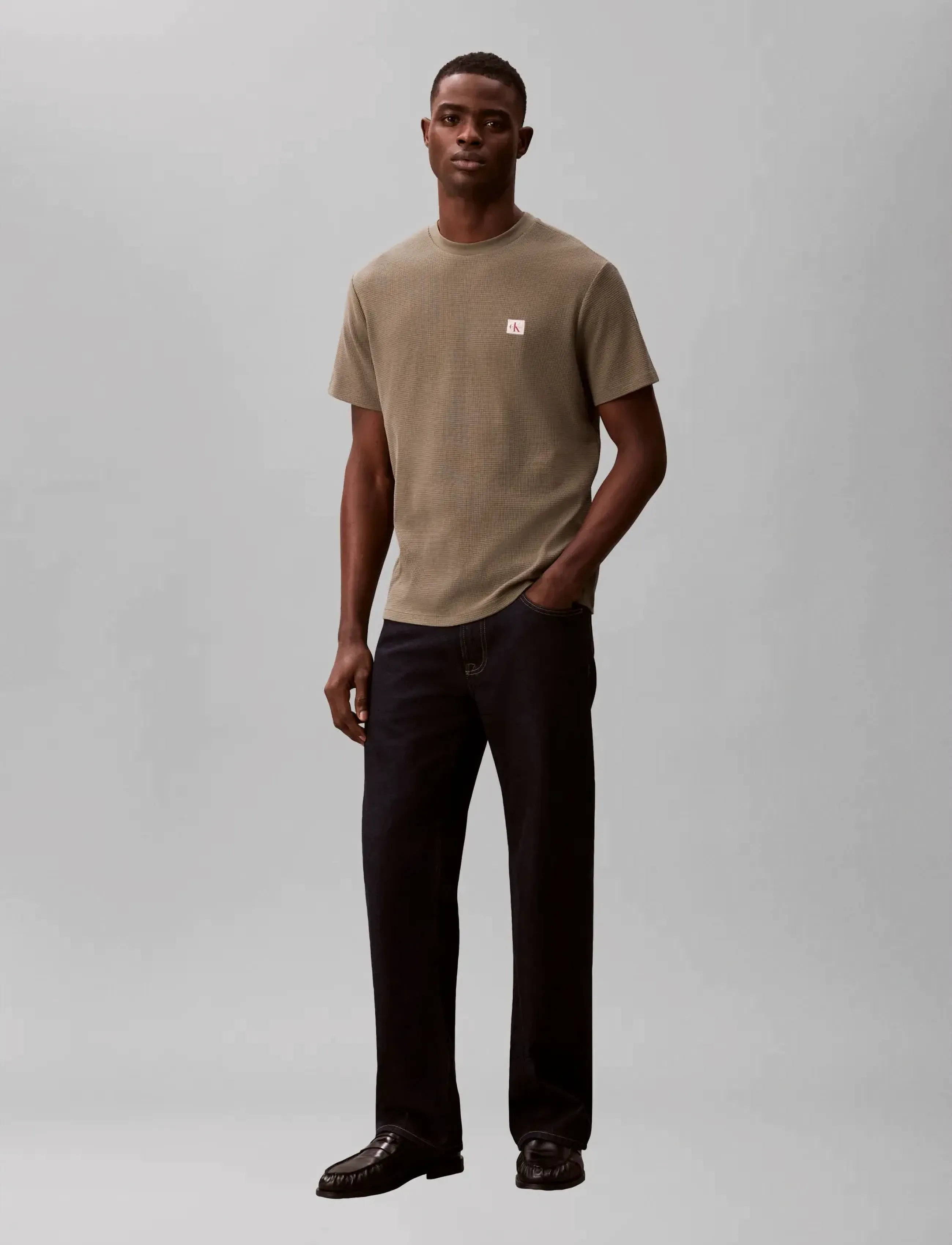 Calvin Klein Jeans SS WAFFLE WOVEN LABEL CREWNK TEE - 4 for 3 - DUSTY OLIVE / khaki/green