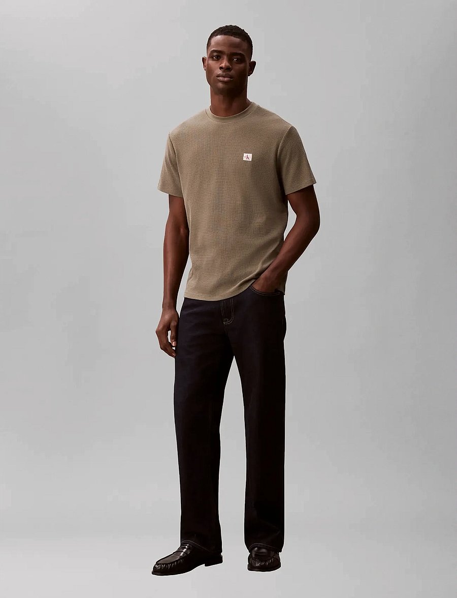 Calvin Klein Jeans - SS WAFFLE BADGE CREWNK TEE - kortärmade t-shirts - dusty olive - 0