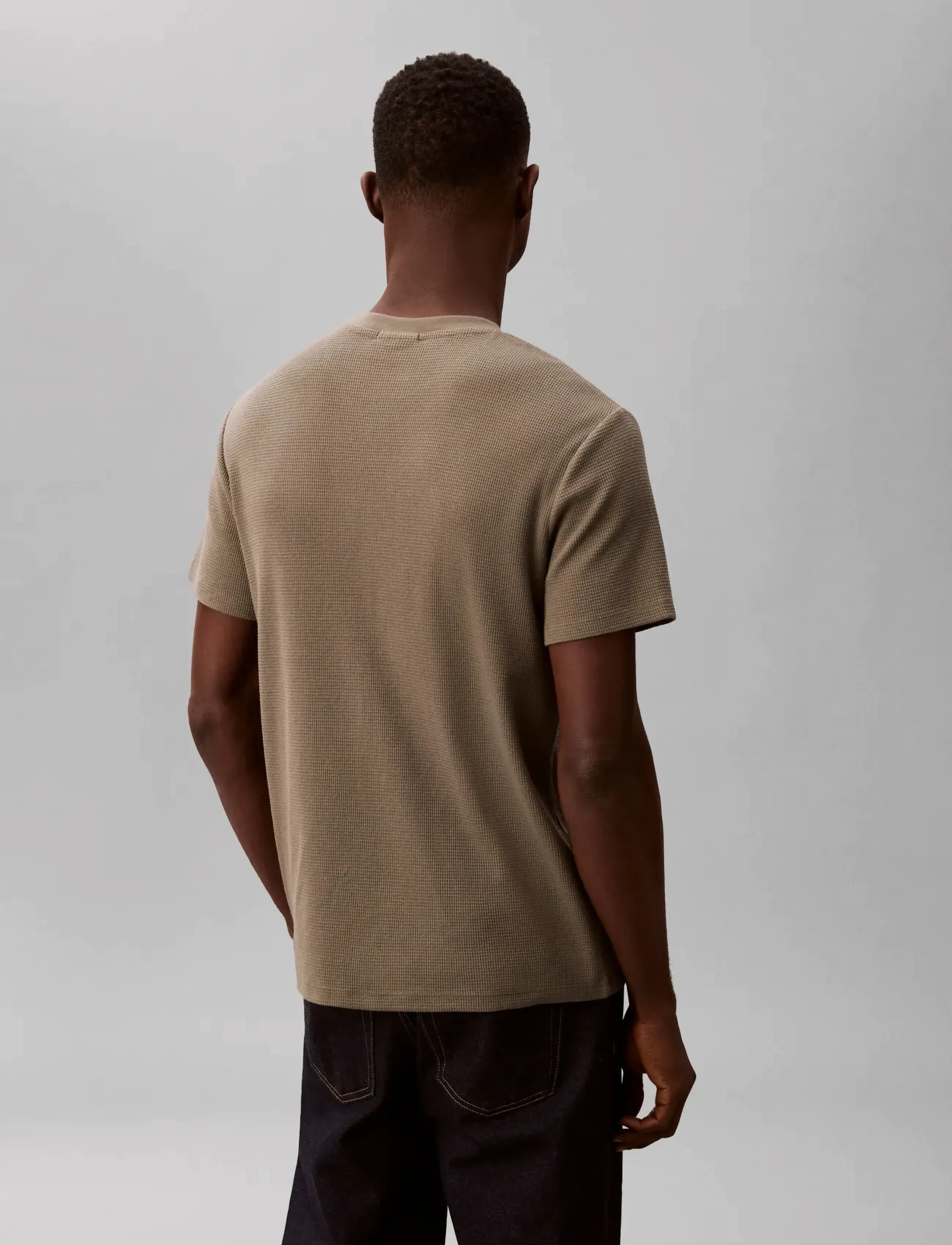 Calvin Klein Jeans - SS WAFFLE BADGE CREWNK TEE - kortærmede t-shirts - dusty olive - 2