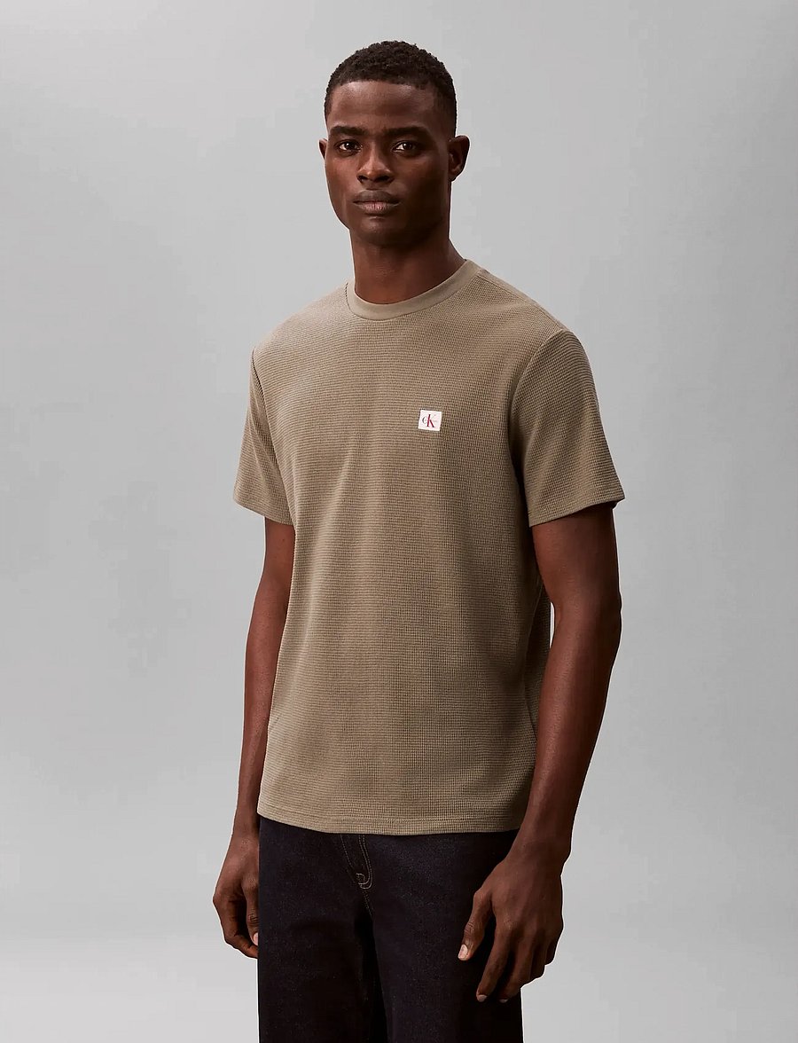 Calvin Klein Jeans - SS WAFFLE BADGE CREWNK TEE - kortärmade t-shirts - dusty olive - 3