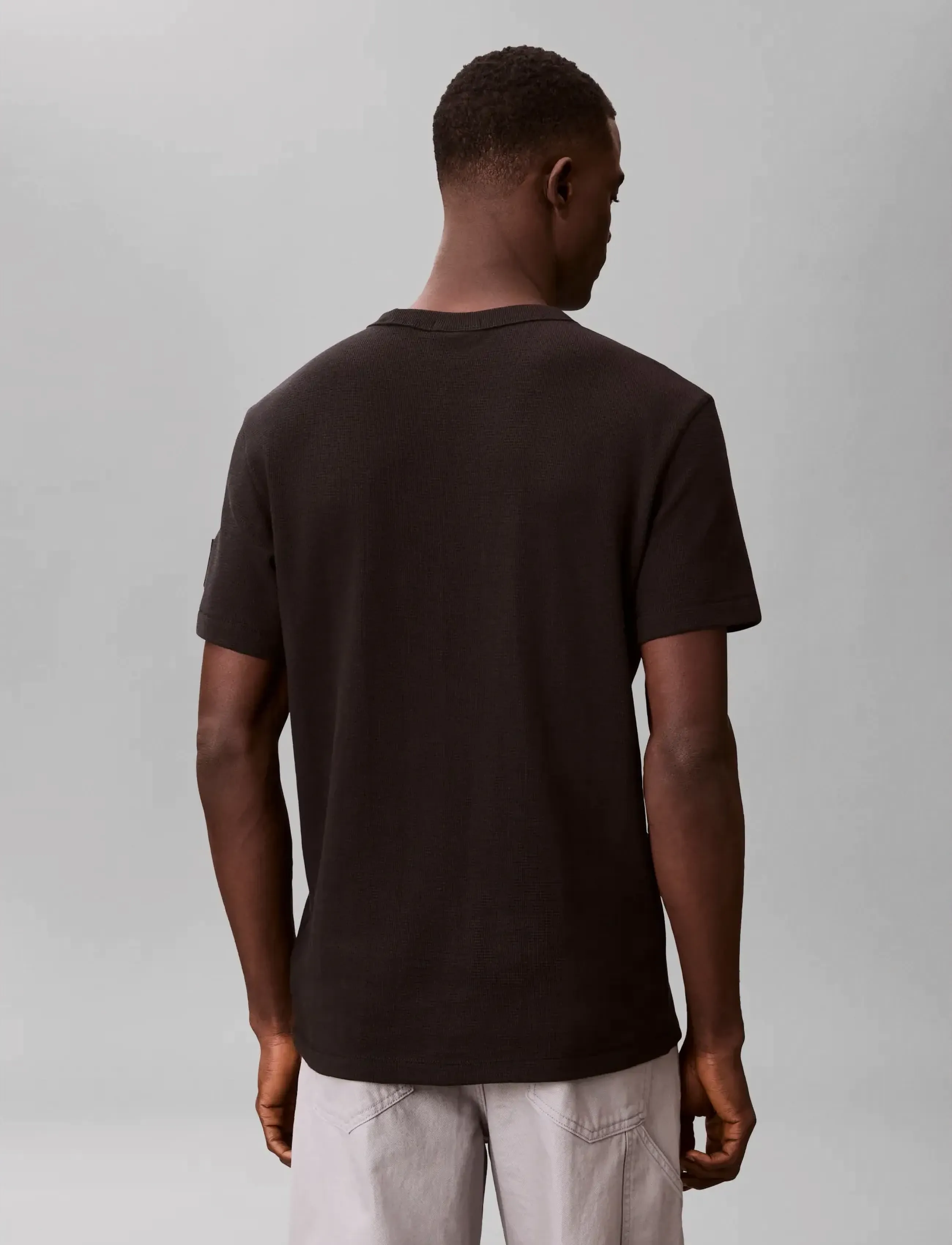 Calvin Klein Jeans - SS BADGE WAFFLE TEE - kortærmede t-shirts - black - 2
