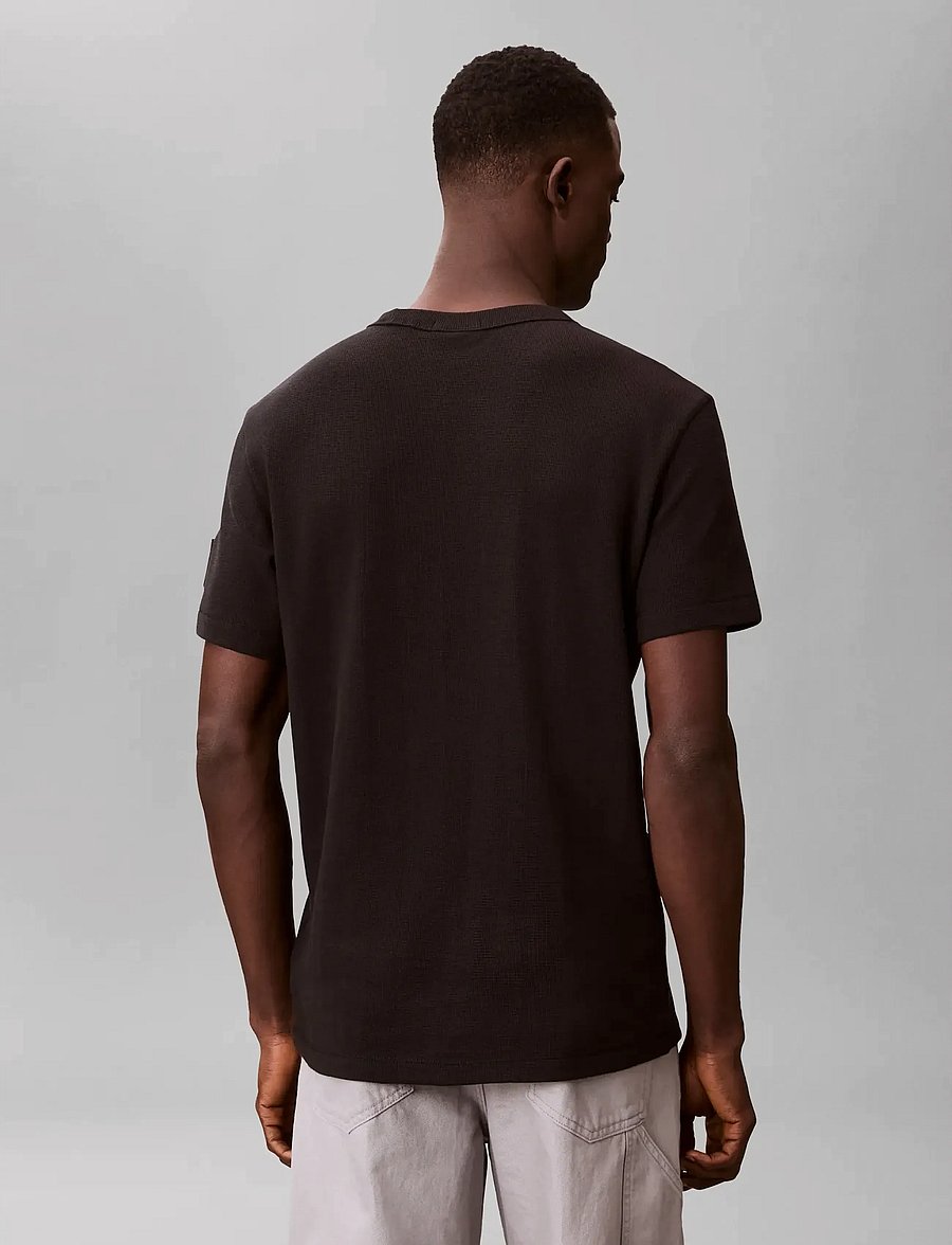Calvin Klein Jeans - SS BADGE WAFFLE TEE - kurzärmelig - black - 2