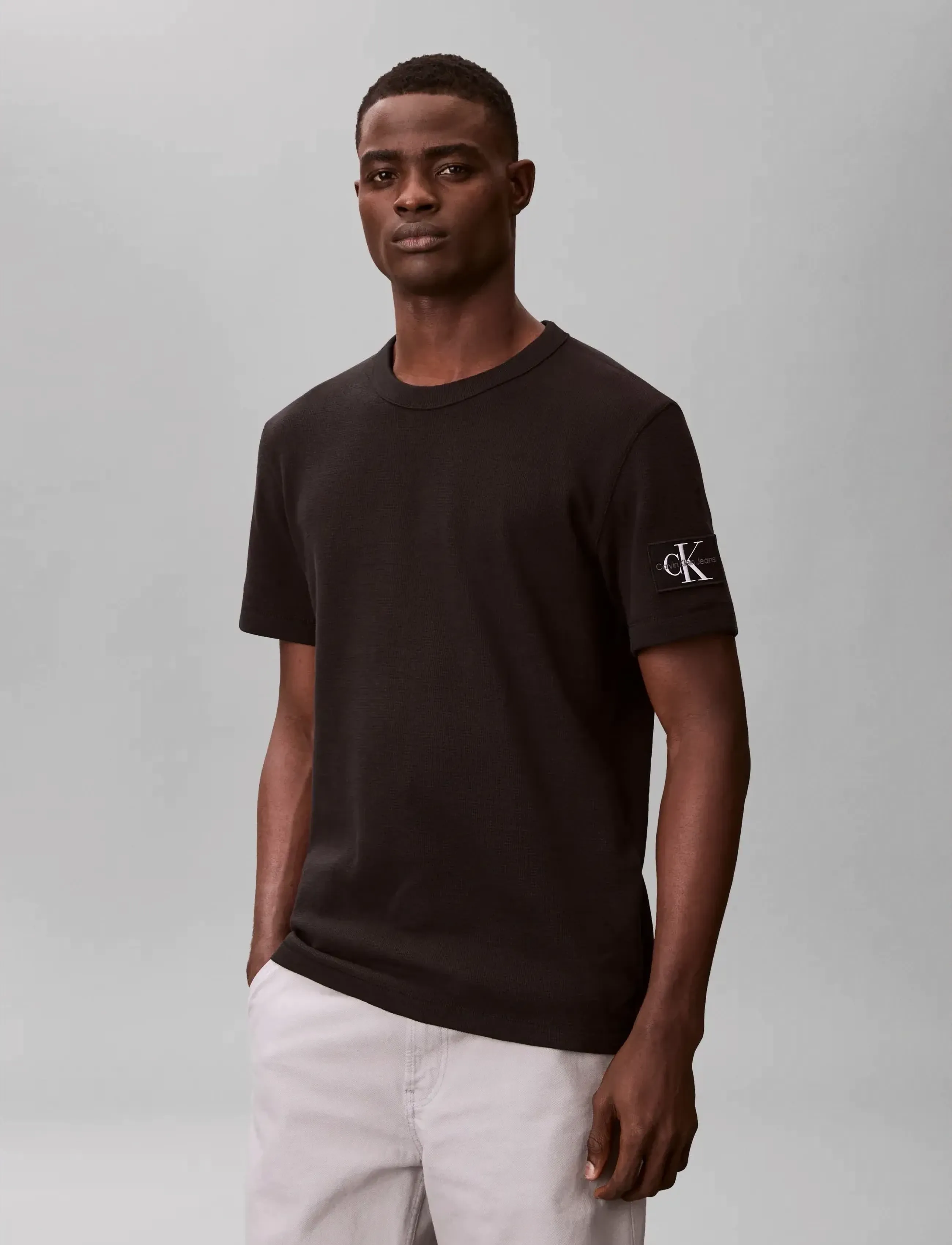 Calvin Klein Jeans - SS BADGE WAFFLE TEE - kortærmede t-shirts - black - 3