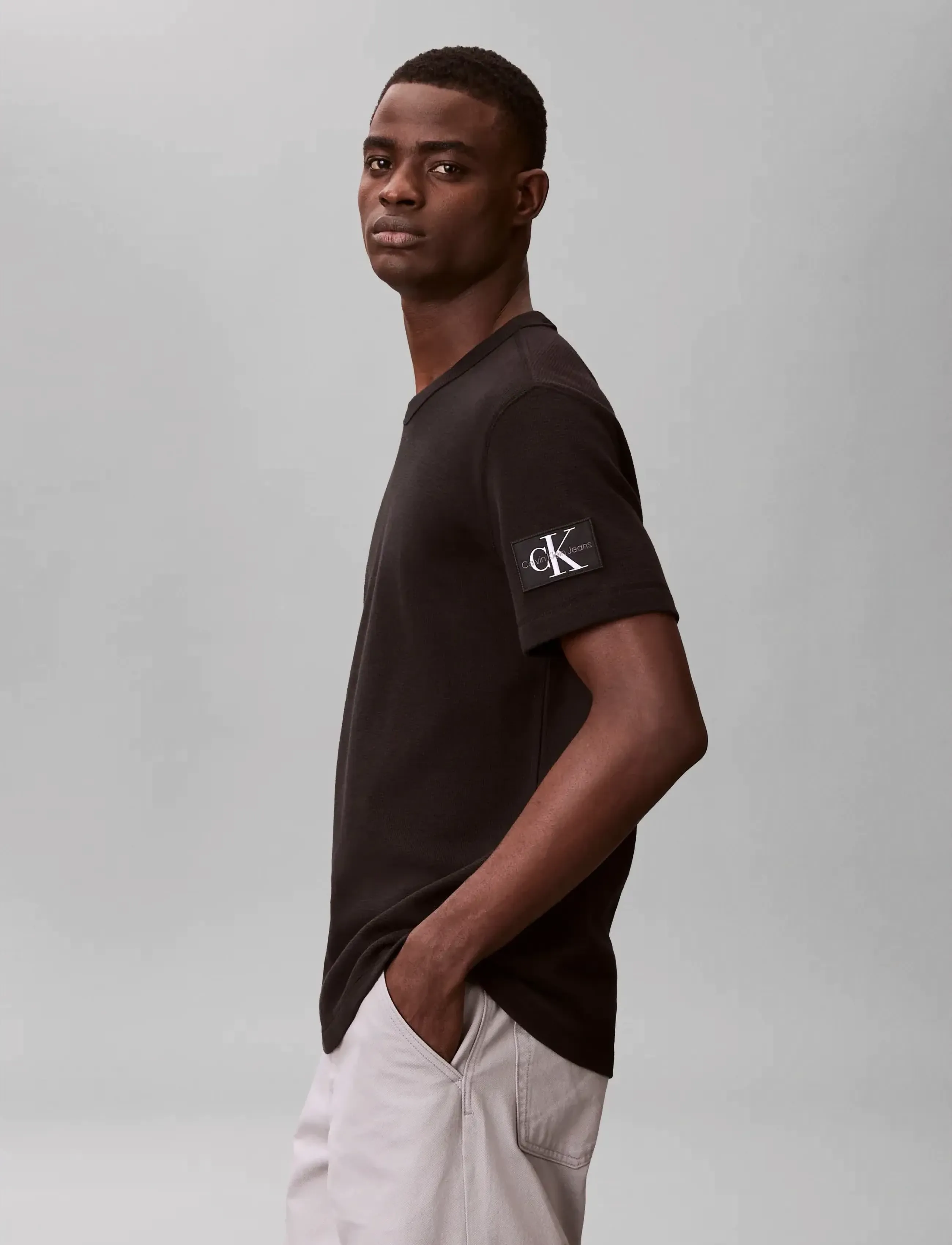 Calvin Klein Jeans - SS BADGE WAFFLE TEE - kortærmede t-shirts - black - 4