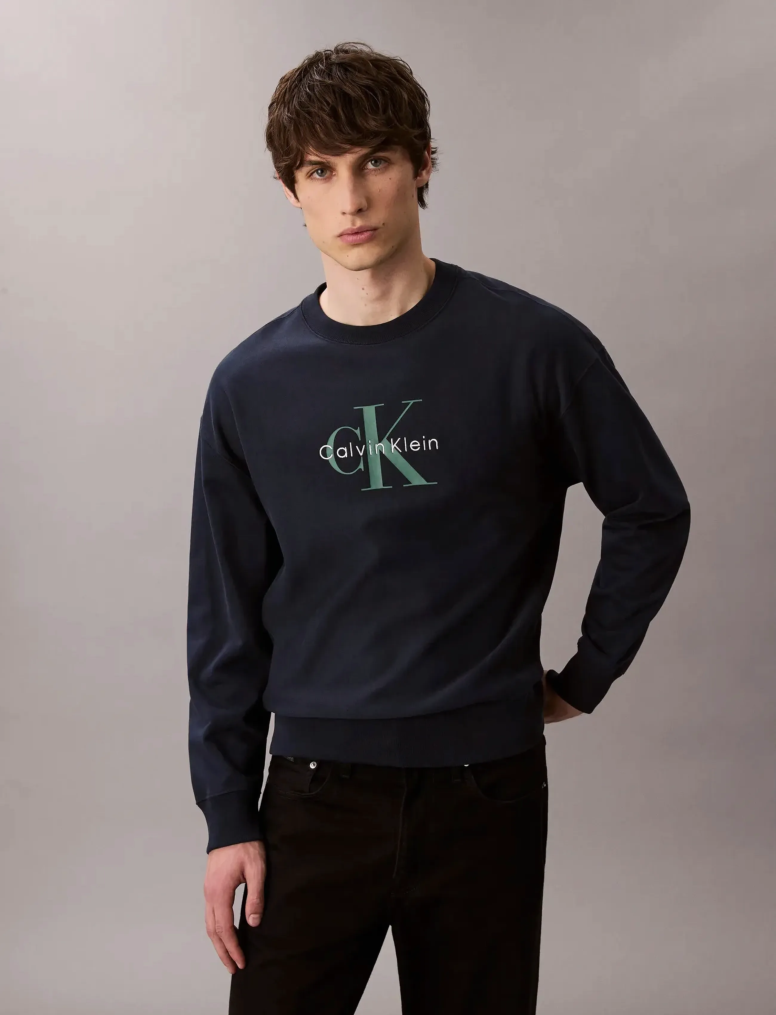 Calvin Klein Jeans - LS PREMIUM TERRY MONOLOGO CN SWT - shop efter stil - dark sapphire - 4