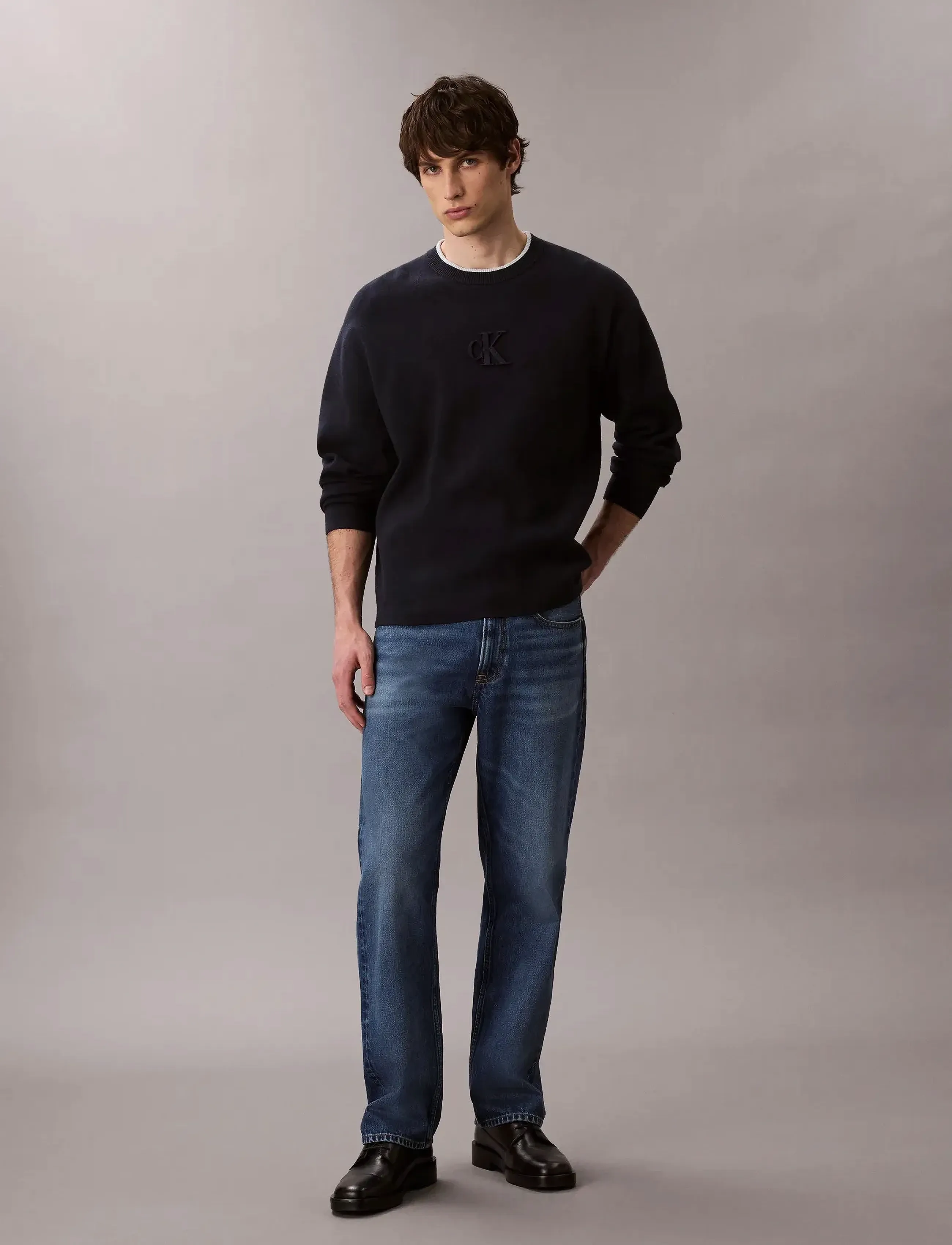 Calvin Klein Jeans - LS EMBOSSED LOGO CREWNK SWEATER - Ümmarguse kaelusega kudumid - dark sapphire - 3