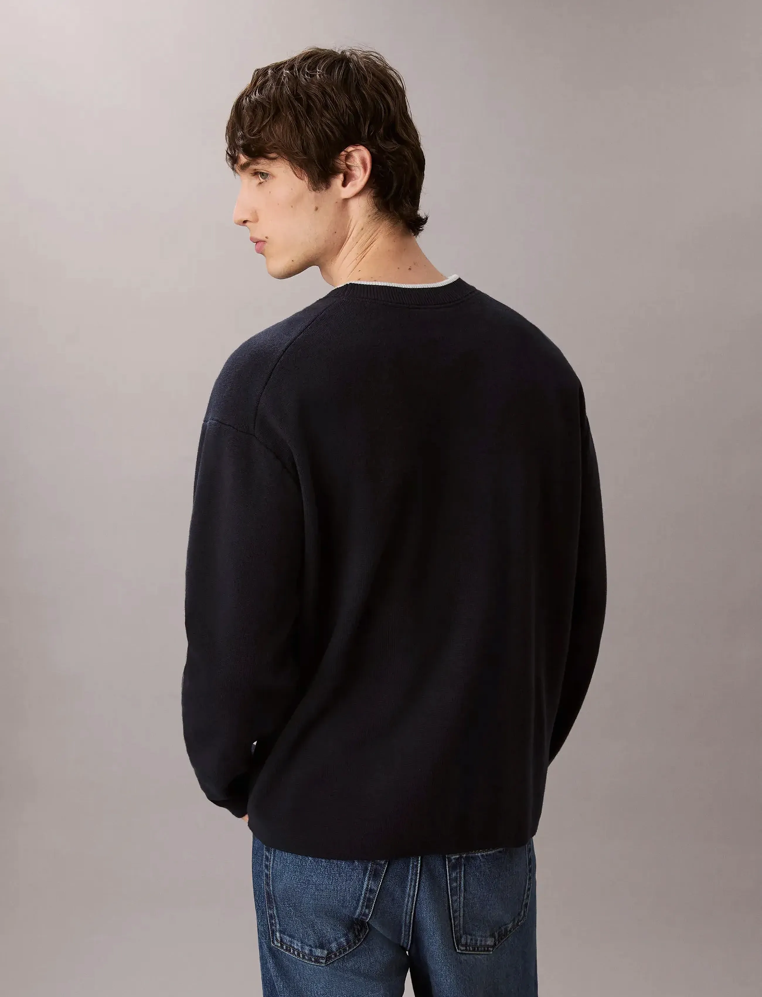 Calvin Klein Jeans - LS EMBOSSED LOGO CREWNK SWEATER - Ümmarguse kaelusega kudumid - dark sapphire - 5