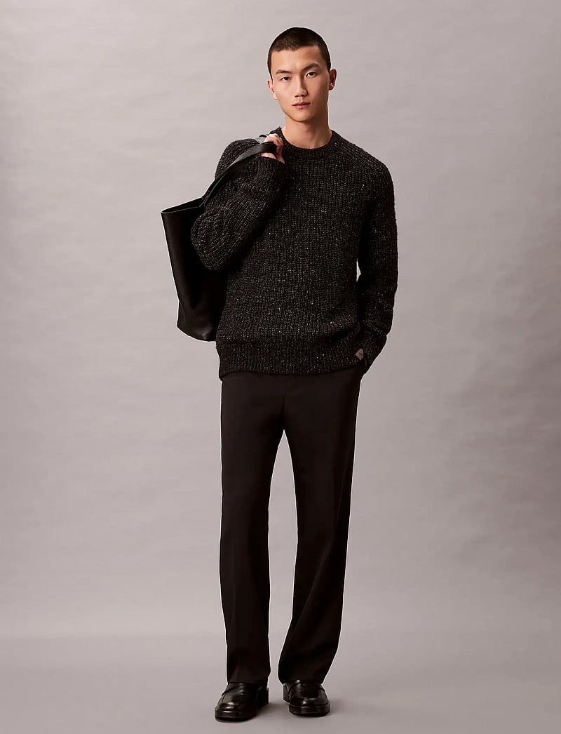 Calvin Klein Jeans - LS NOVELTY YARN RAGLAN CREWNK SW - Ümmarguse kaelusega kudumid - black - 0