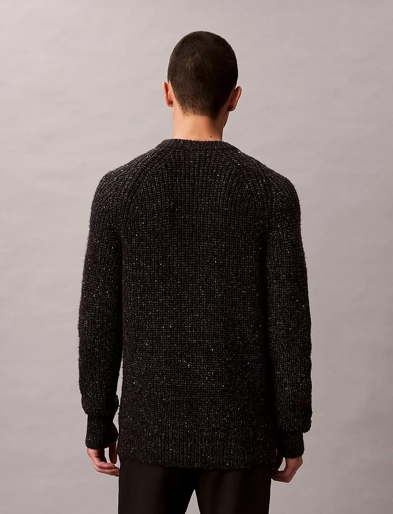 Calvin Klein Jeans - LS NOVELTY YARN RAGLAN CREWNK SW - Ümmarguse kaelusega kudumid - black - 2